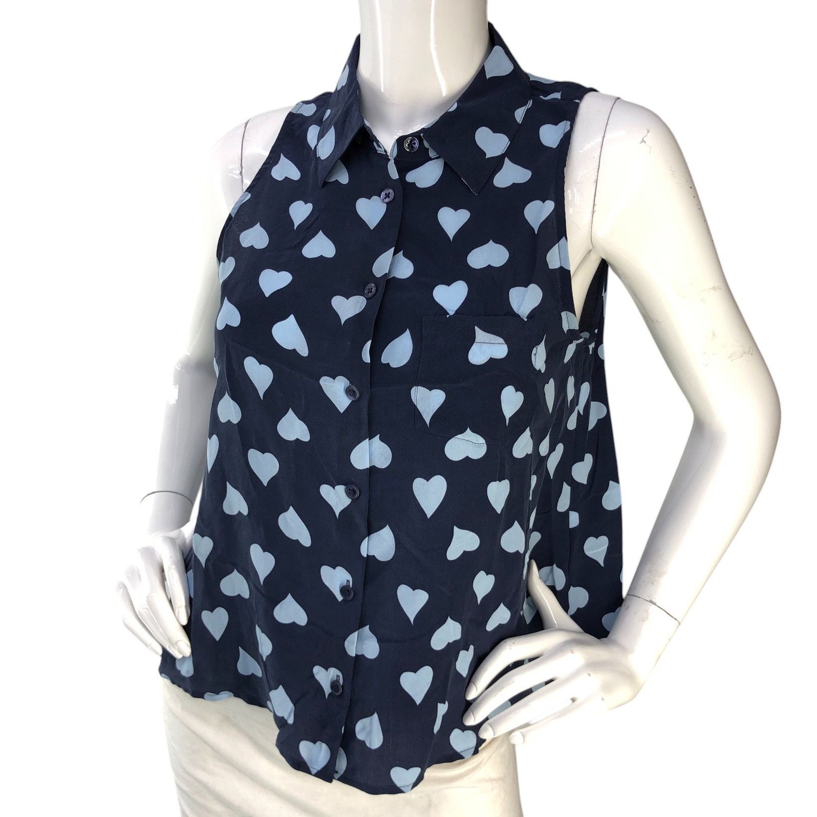 Equipment Equipment Size S Top Mina Blouse Heart Print *TINY FLAW Size S / US 4 / IT 40 - 1 Thumbnail