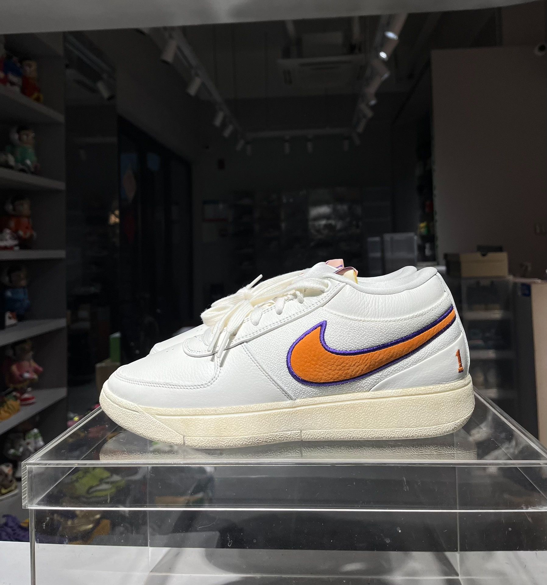 Nike Nike White Lowtop Sneakers 8 Men Size US 8 / EU 41 - 1 Thumbnail