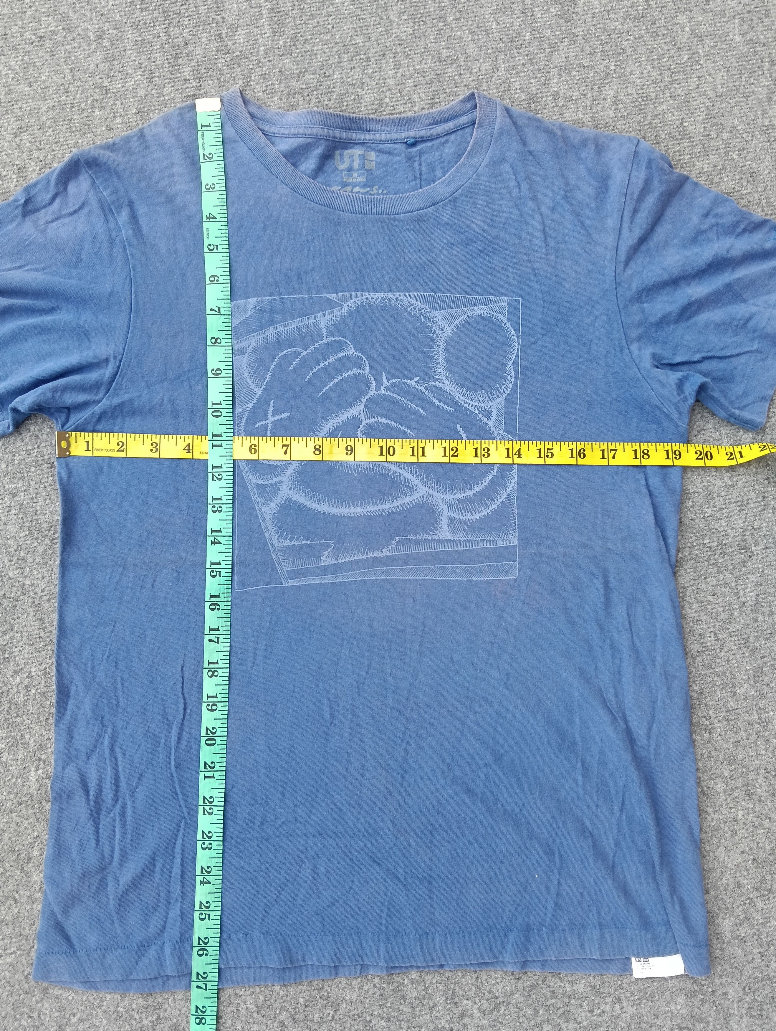 Kaws × Uniqlo KAWS X UNIQLO T-SHIRT. Size US M / EU 48-50 / 2 - 5 Thumbnail