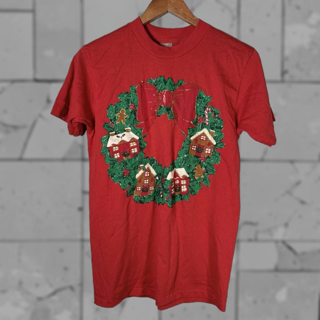 Delta VINTAGE Delta Christmas T-Shirt Unisex M Puff Paint Wreath Red USA Mens/Womens Size US M / EU 48-50 / 2 - 1 Thumbnail