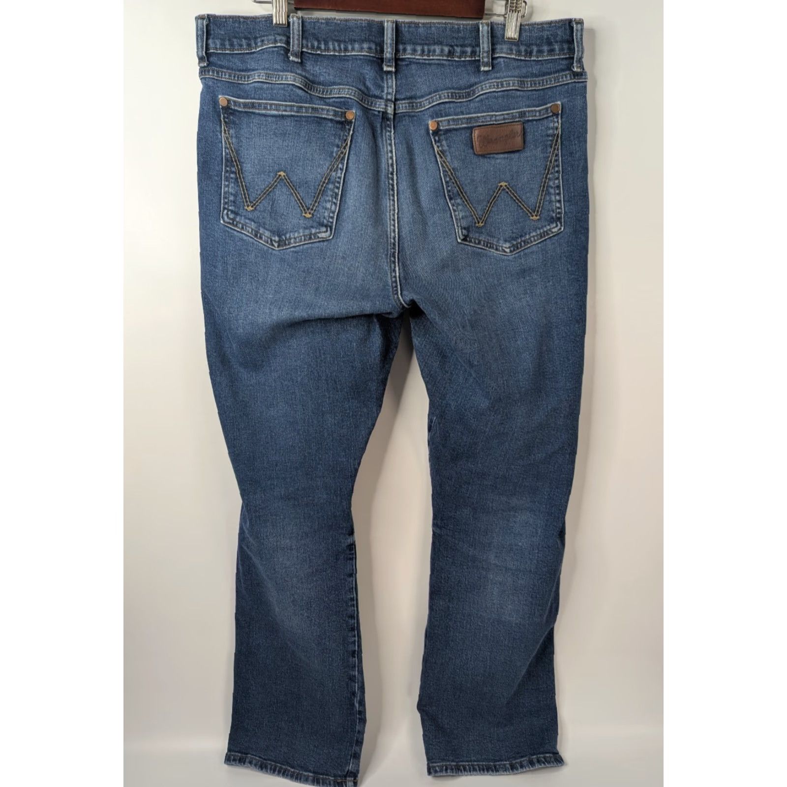 Wrangler Wrangler Retro Jeans Mens 36x32 Blue Denim Stretch Straight 5-Pocket Design Cowboy Western Boot Part of Wrangler Retro Collection Mens Size US 36 / EU 52 - 4 Thumbnail