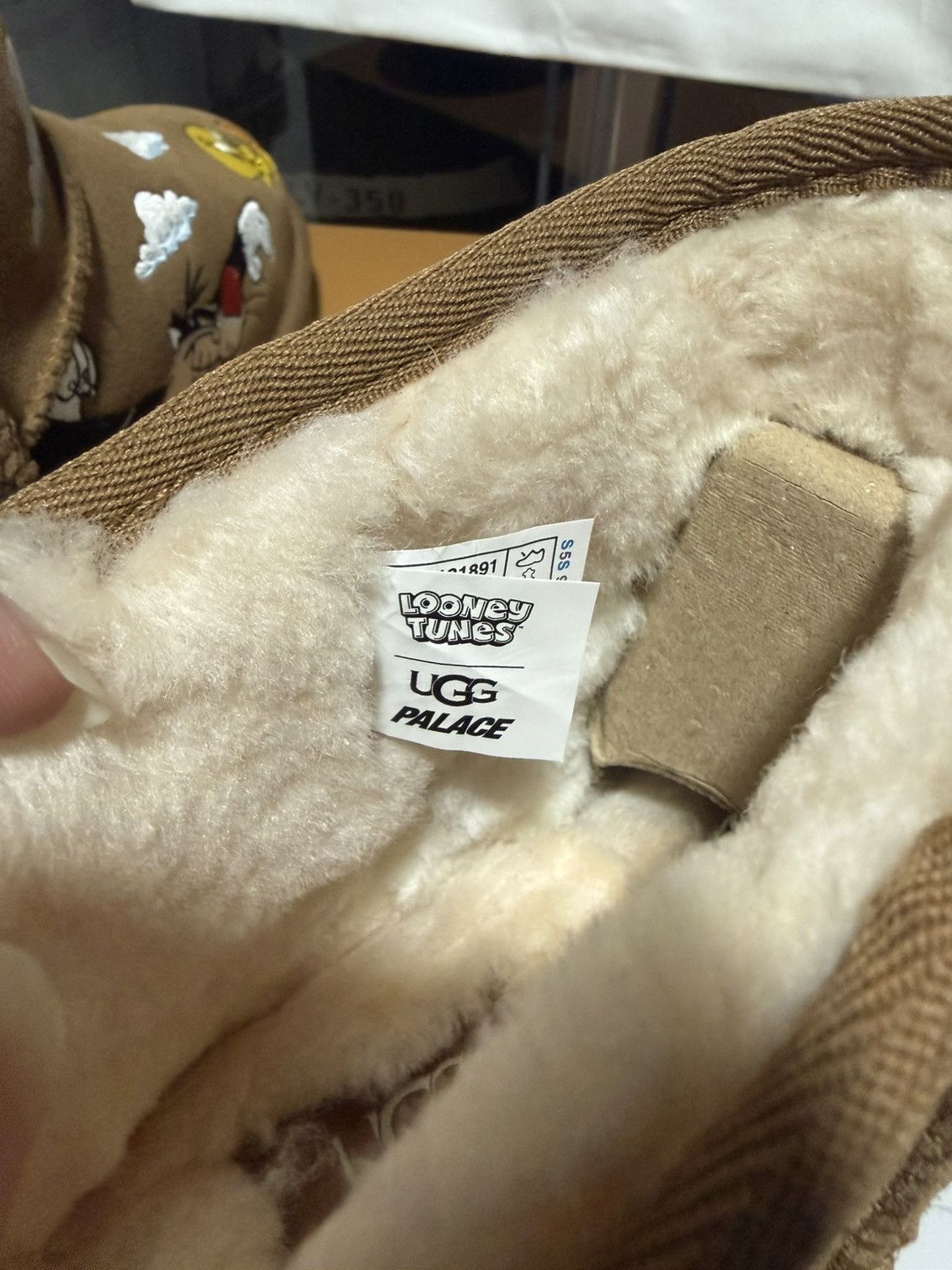 Palace × Ugg UGG Classic Ultra Mini Boot Palace x Looney Tunes Chestnut Size US 10 / EU 43 - 9 Thumbnail