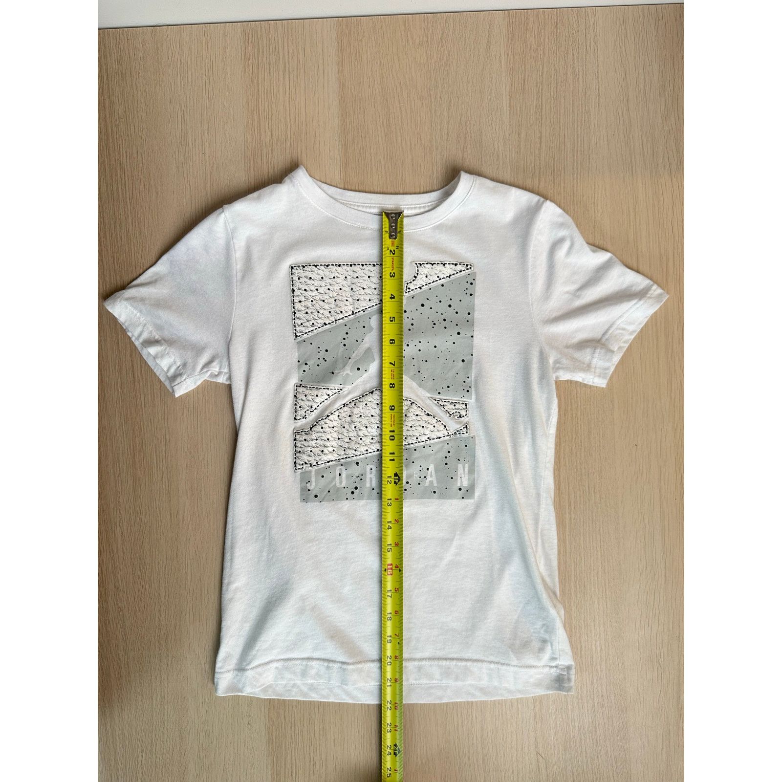 Jordan Brand White Nike Jordan Tee - Kids M (10-12) - MINT Size US M / EU 48-50 / 2 - 2 Thumbnail