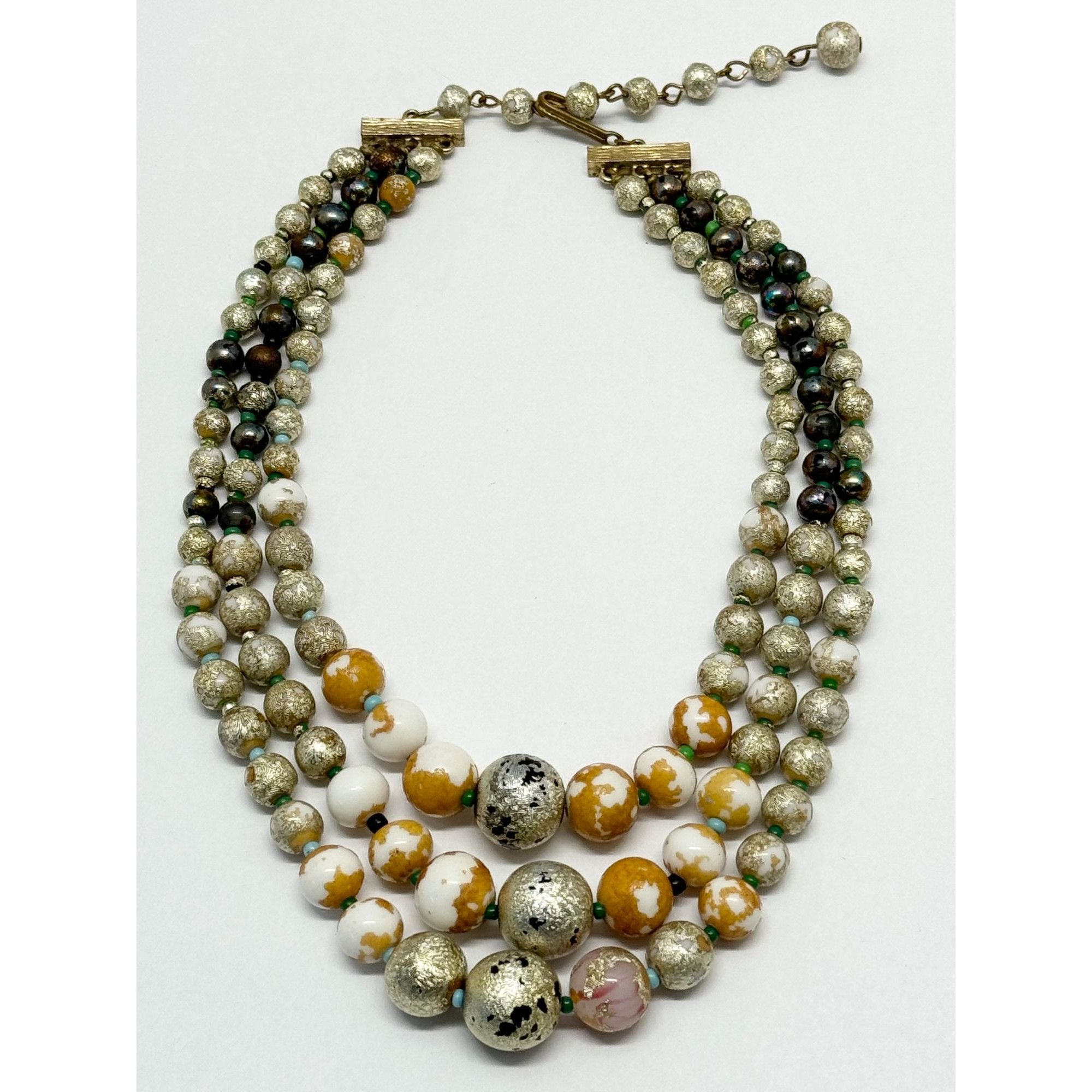 Vintage Vintage three strand beaded necklace Size ONE SIZE - 1 Thumbnail