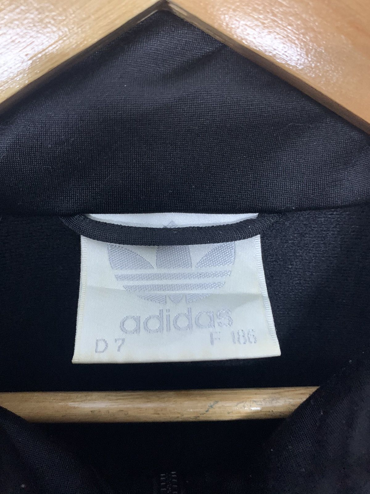 Adidas 90's Adidas Big Logo Streetwear Style Zipper Down Jacket Size US L / EU 52-54 / 3 - 10 Thumbnail