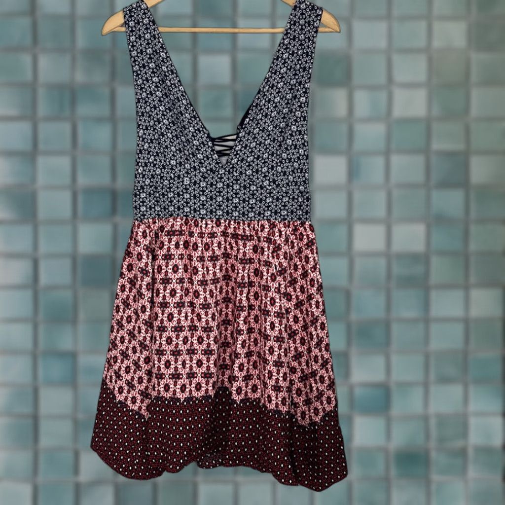 Lulus Lulu’s Women’s Red White Blue Sleeveless Summer Dress size Large Cut Out Rayon Size L / US 10 / IT 46 - 1 Thumbnail