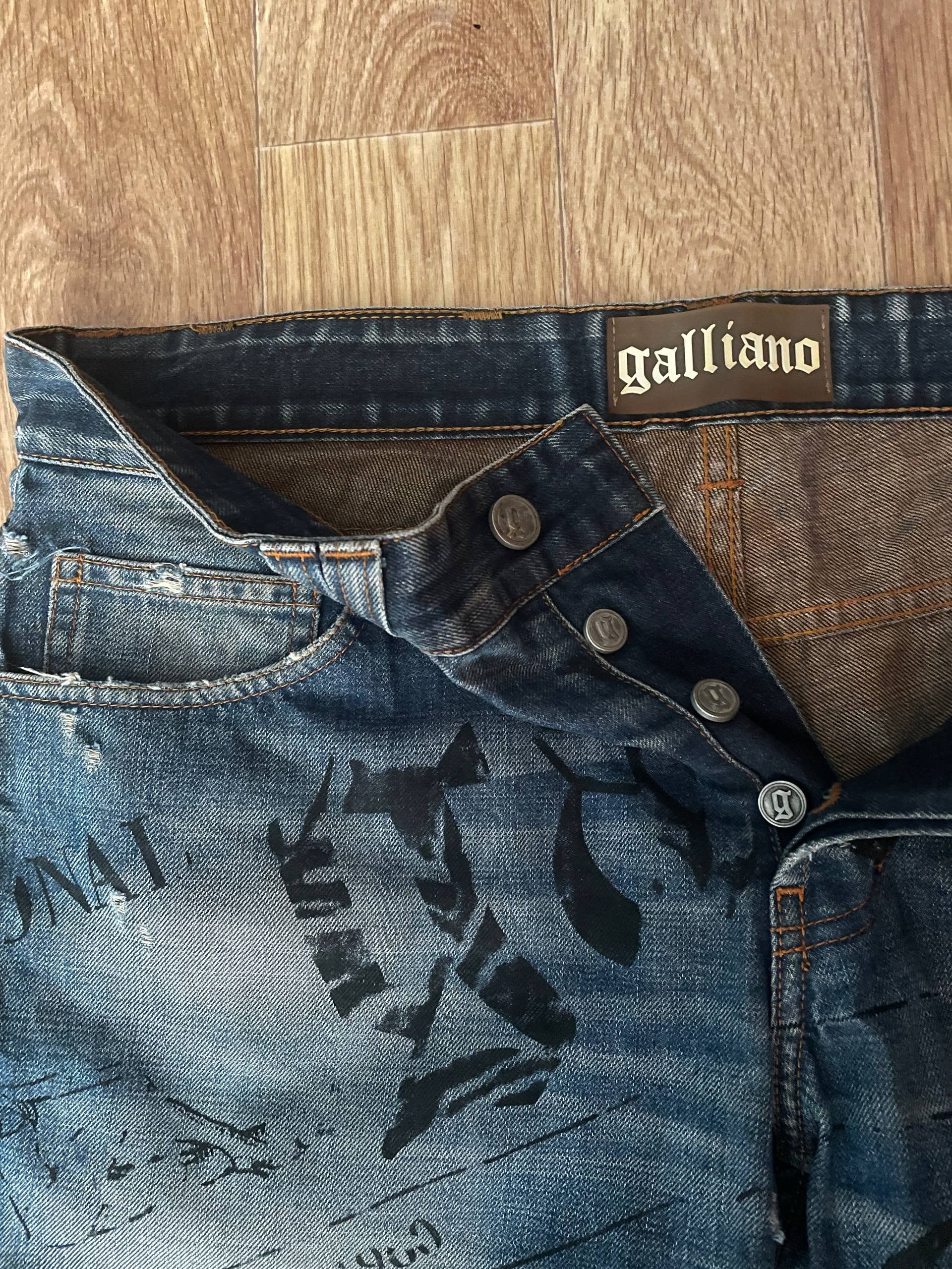 John Galliano John Galliano Newspaper Print Denim Shorts Size US 33 - 2 Thumbnail