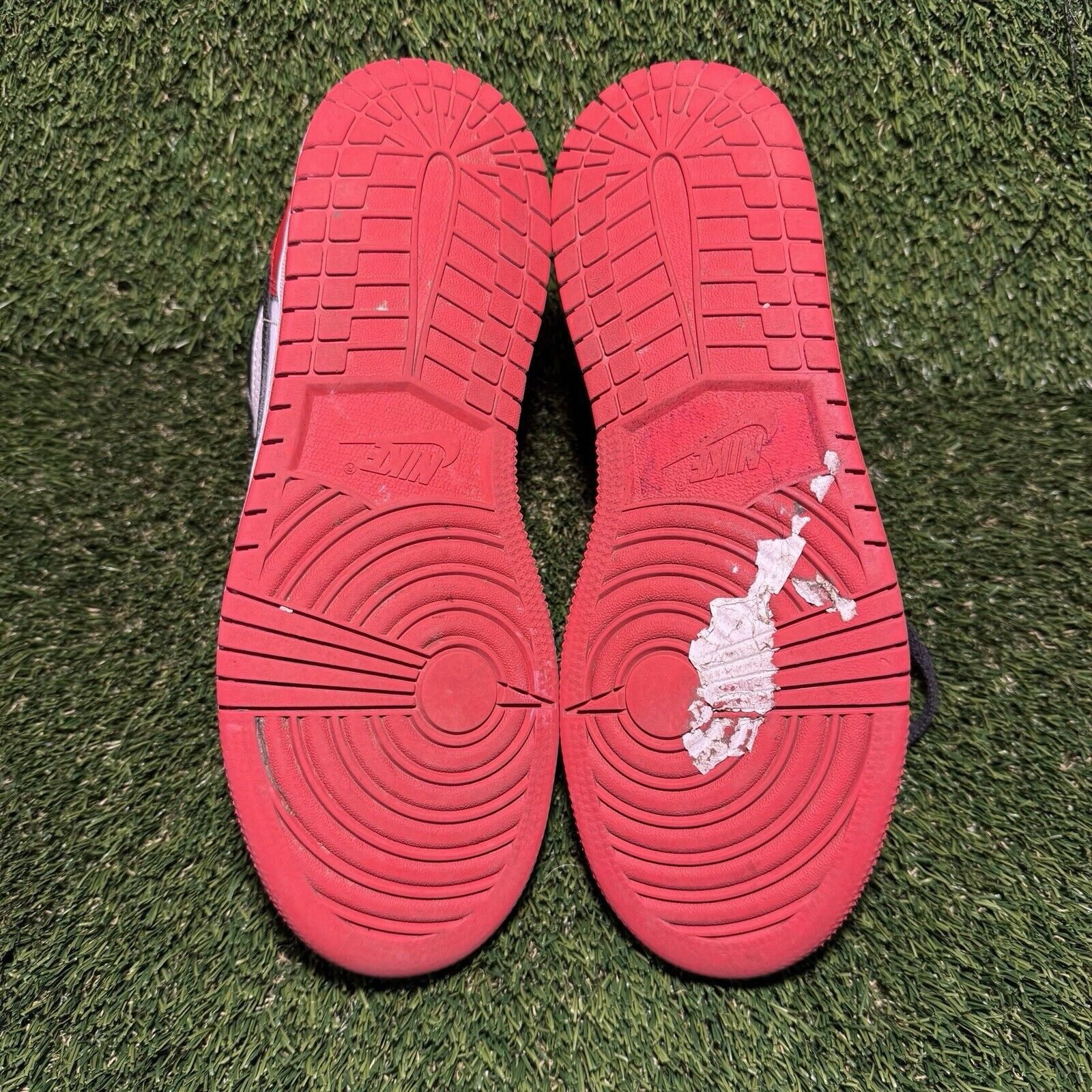 Jordan Brand Size 5 (GS) - Air Jordan 1 Low Bred Toe Size US 5 / EU 37 - 5 Thumbnail