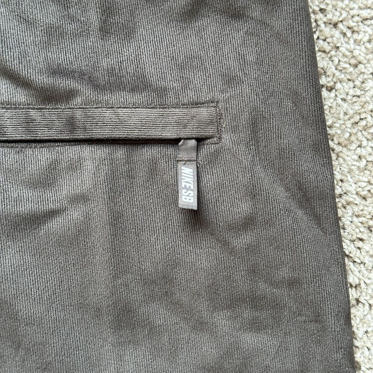 Nike SB NIKE SB DRI FIT VELVET CORDUROY SKATEBOARDING SHORTS LARGE Size US 36 / EU 52 - 8 Thumbnail