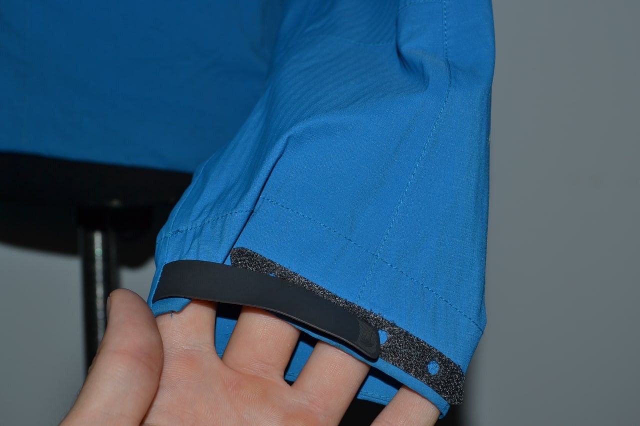 The North Face THE NORTH FACE Men’s Rain Jacket Size M Blue Nylon Size US M / EU 48-50 / 2 - 3 Thumbnail