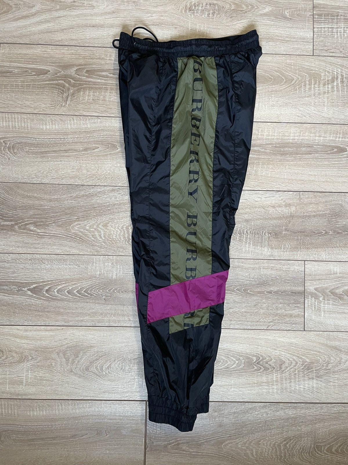 Burberry Burberry nylon jogger big logo rare pants Size US 35 - 2 Thumbnail