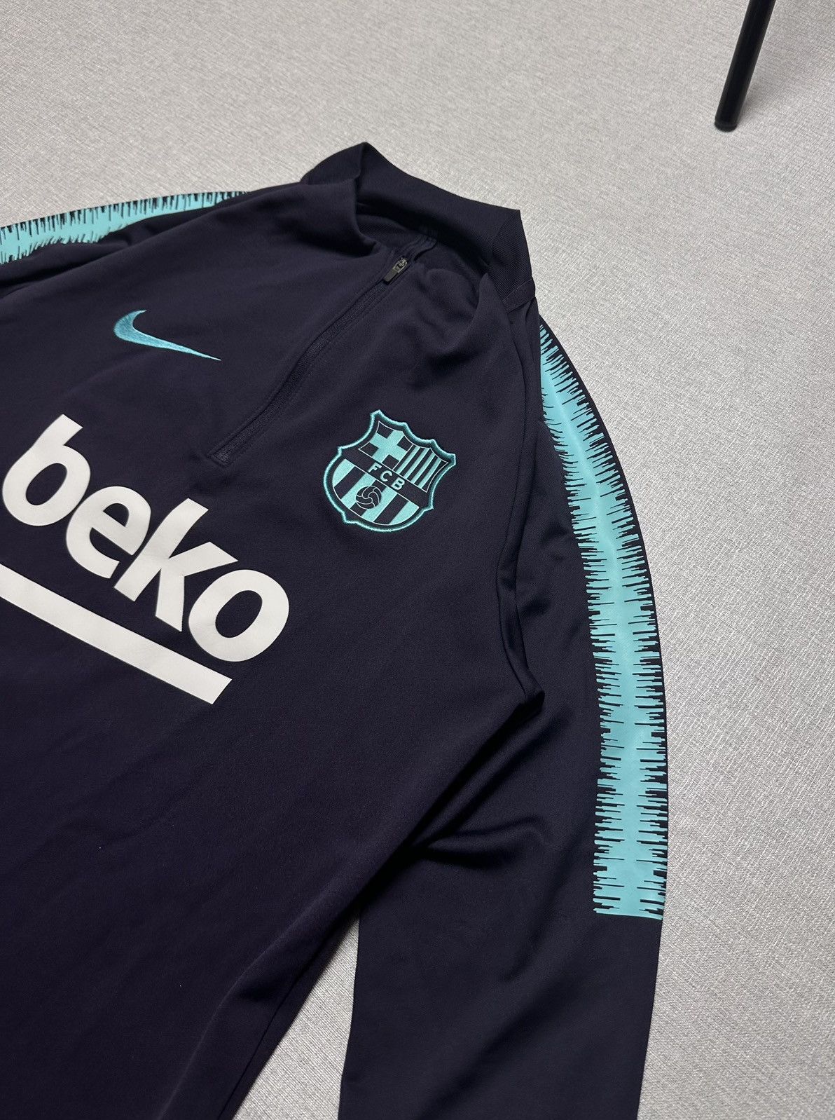Nike Nike FC Barcelona 2018 2019 Training Shirt Jersey Sweatshirt Size US S / EU 44-46 / 1 - 3 Thumbnail