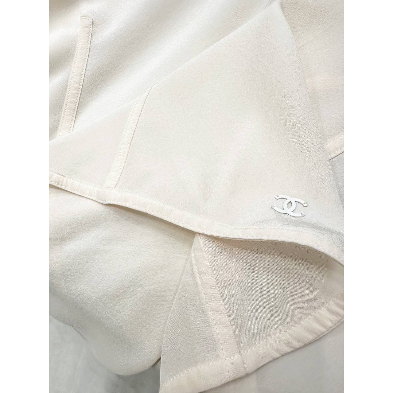Chanel Chanel White Silk Long Sleeve Blouse Sz.38 Size S / US 4 / IT 40 - 3 Thumbnail