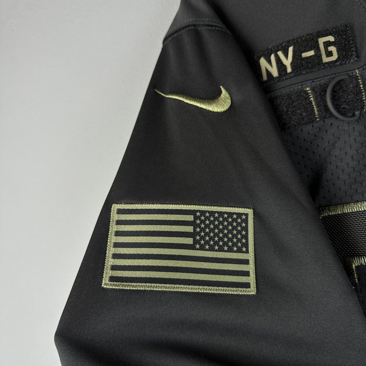 Nike Salute to Service New York Giants Jersey Saquon Barkley Size US L / EU 52-54 / 3 - 11 Thumbnail