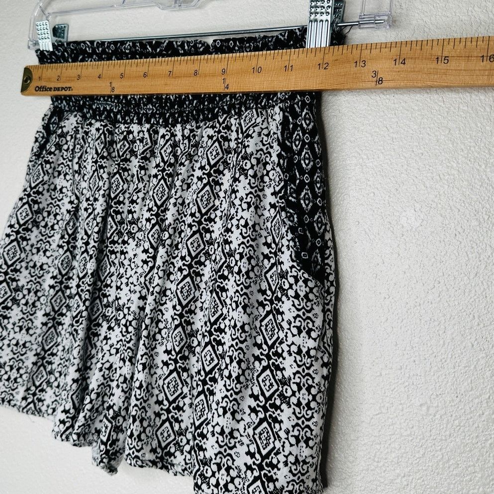 Other Aqua Black & White Diamond Print Pocketed Short Shorts M Size 28" / US 6 / IT 42 - 10 Thumbnail
