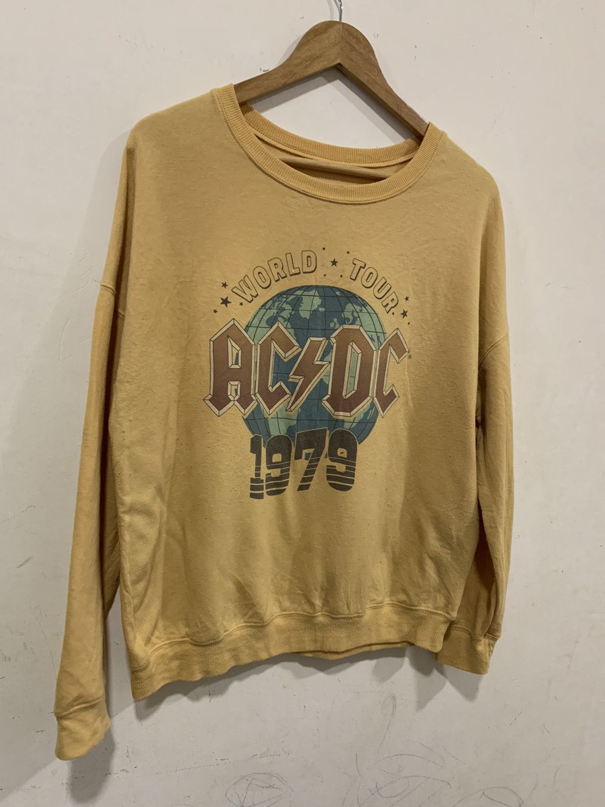 Band Tees World Tour ACDC Sweatshirt Reborn 2021 Size US M / EU 48-50 / 2 - 5 Thumbnail