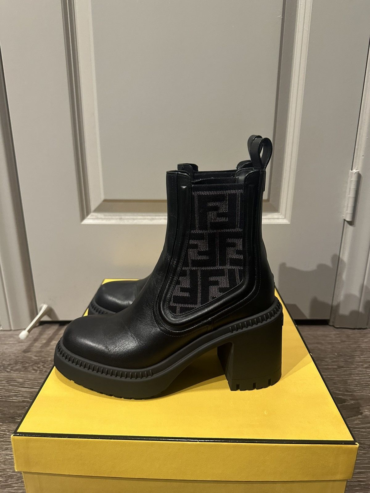 Fendi Fendi Filo Chelsea Boot Size US 5 / IT 35 - 3 Thumbnail