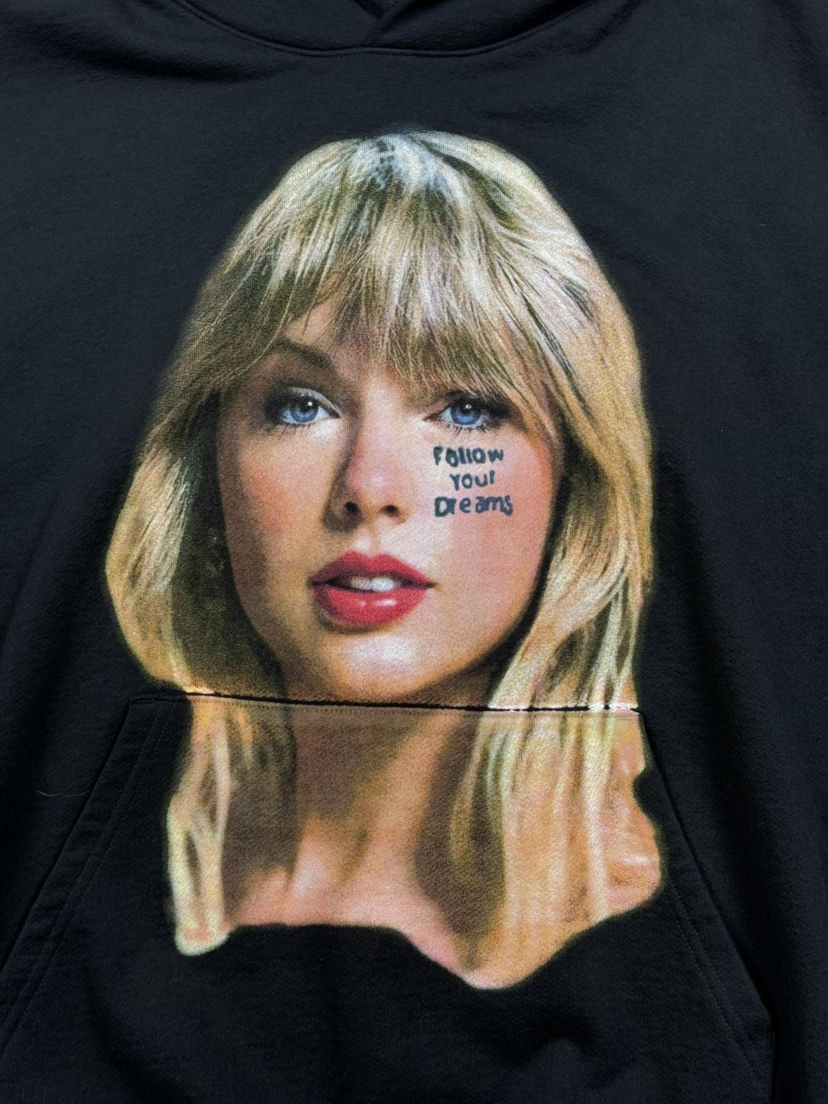Asspizza × Marcel Zago Marcel Zago Taylor Swift Gospel Hoodie Size US XXL / EU 58 / 5 - 2 Thumbnail