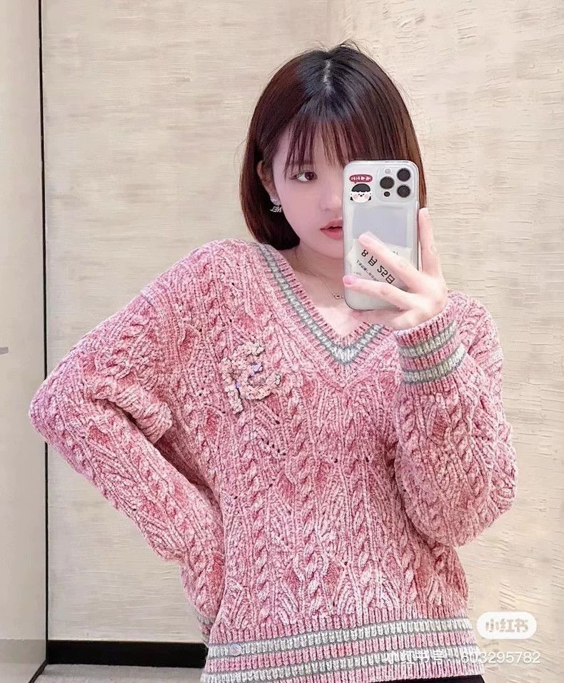 Chanel Chanel 22B pink V-neck velvet knit sweater Size XXS / US 00 / IT 34 - 8 Thumbnail