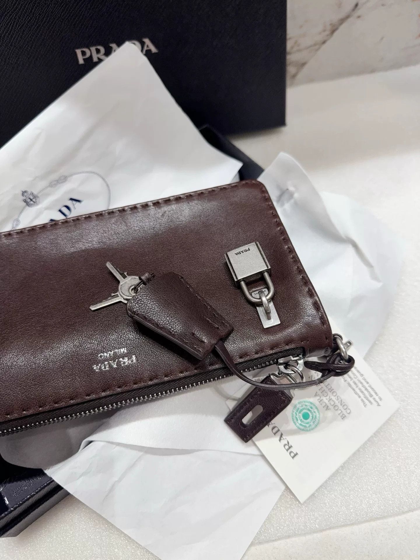 Prada Prada Brown Zip Clutch Handbag Size ONE SIZE - 6 Thumbnail
