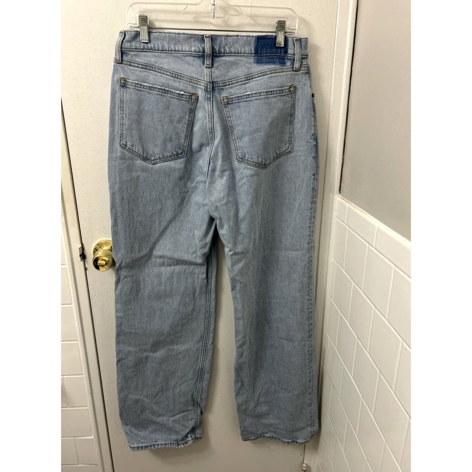 Abercrombie & Fitch Abercrombie & Fitch 90s Relaxed High Rise Jeans Womens Size 32 Light Wash Blue 90s Retro Vintage Style Jeans Women Size 24" / US 00 / IT 34 - 6 Thumbnail