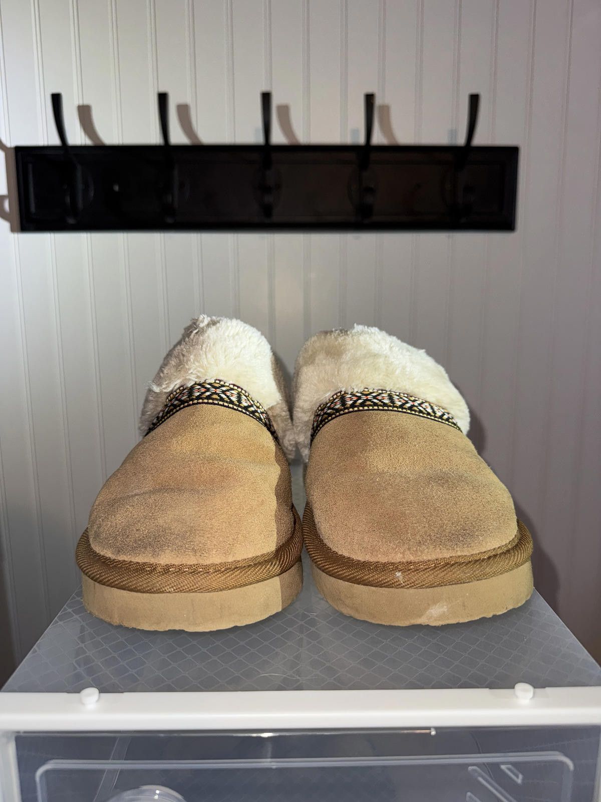 Minnetonka Minnetonka Women's Suede Shearling Lined Slip-On Slippers Size US 8 / IT 38 - 1 Thumbnail