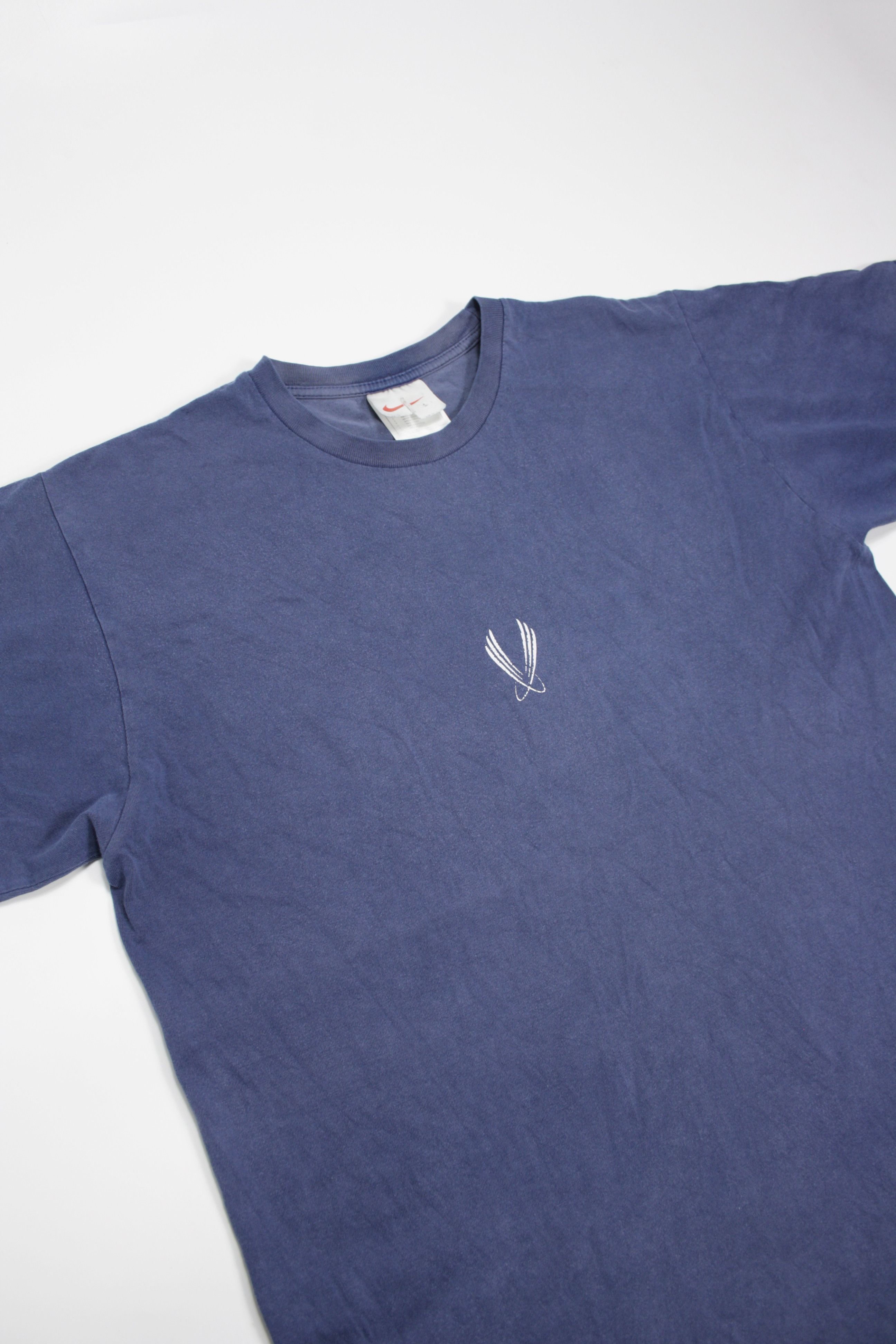 Nike × Vintage Nike 90s Vintage Basketball Player Graphic Washed T-Shirt Size US L / EU 52-54 / 3 - 4 Thumbnail