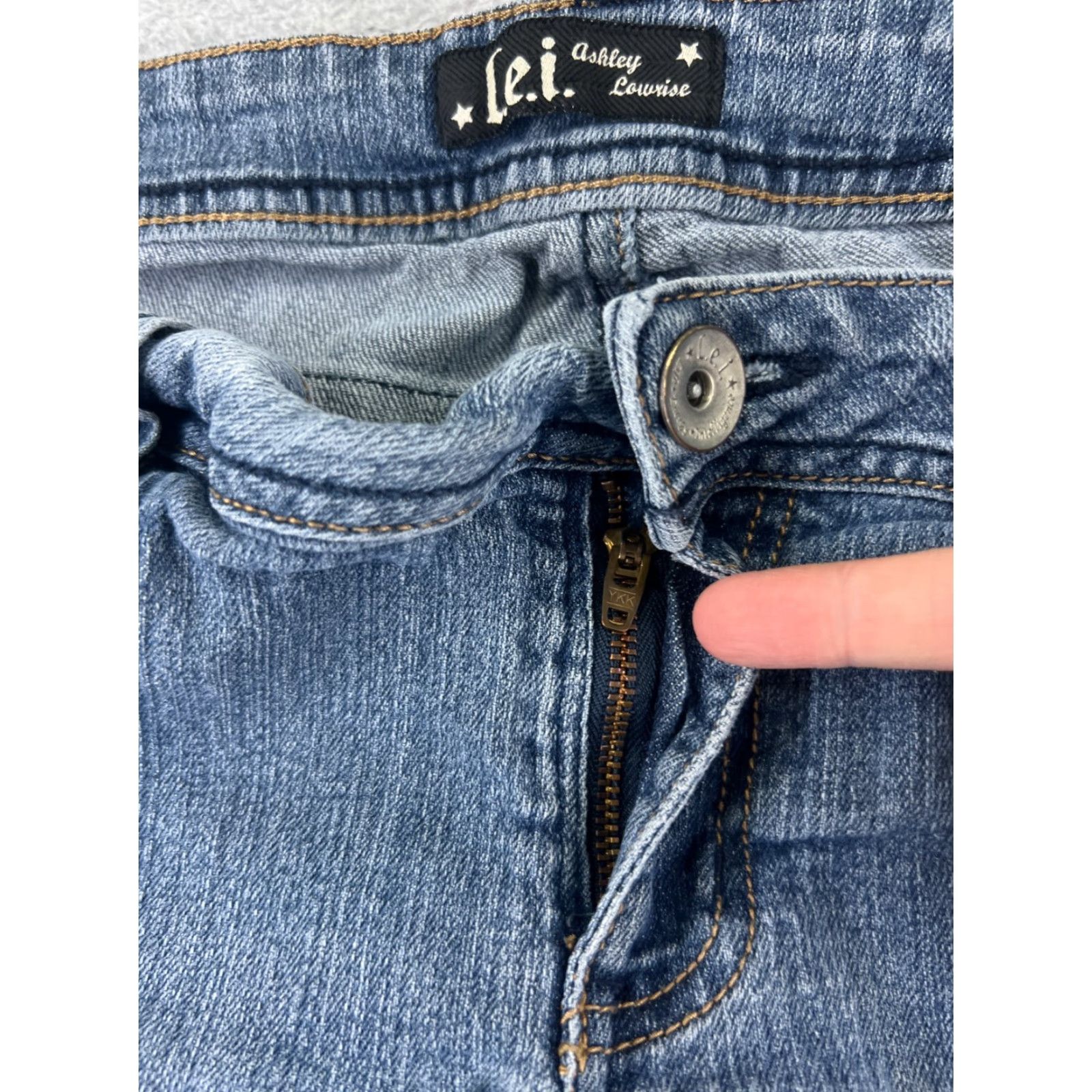 Vintage LEI Denim Shorts Womens 30 Blue Jean Cutoff Low Rise Pockets 5-Pocket Design 30x5 Casual Summer Size 30" / US 8 / IT 44 - 6 Thumbnail
