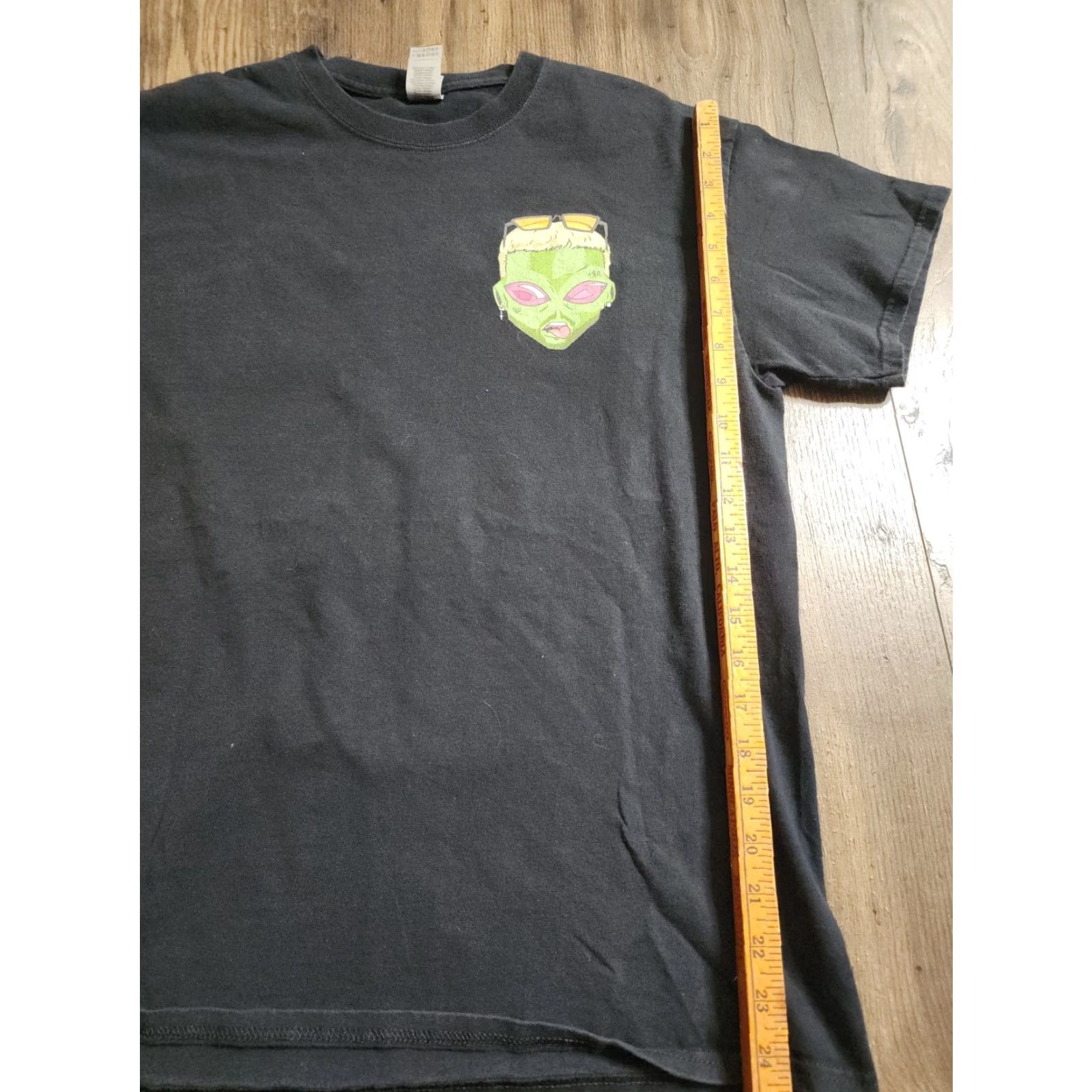 Gildan Mens Dalex Concert Tour T Shirt Double Sided Alien Official Merch Size US M / EU 48-50 / 2 - 3 Thumbnail