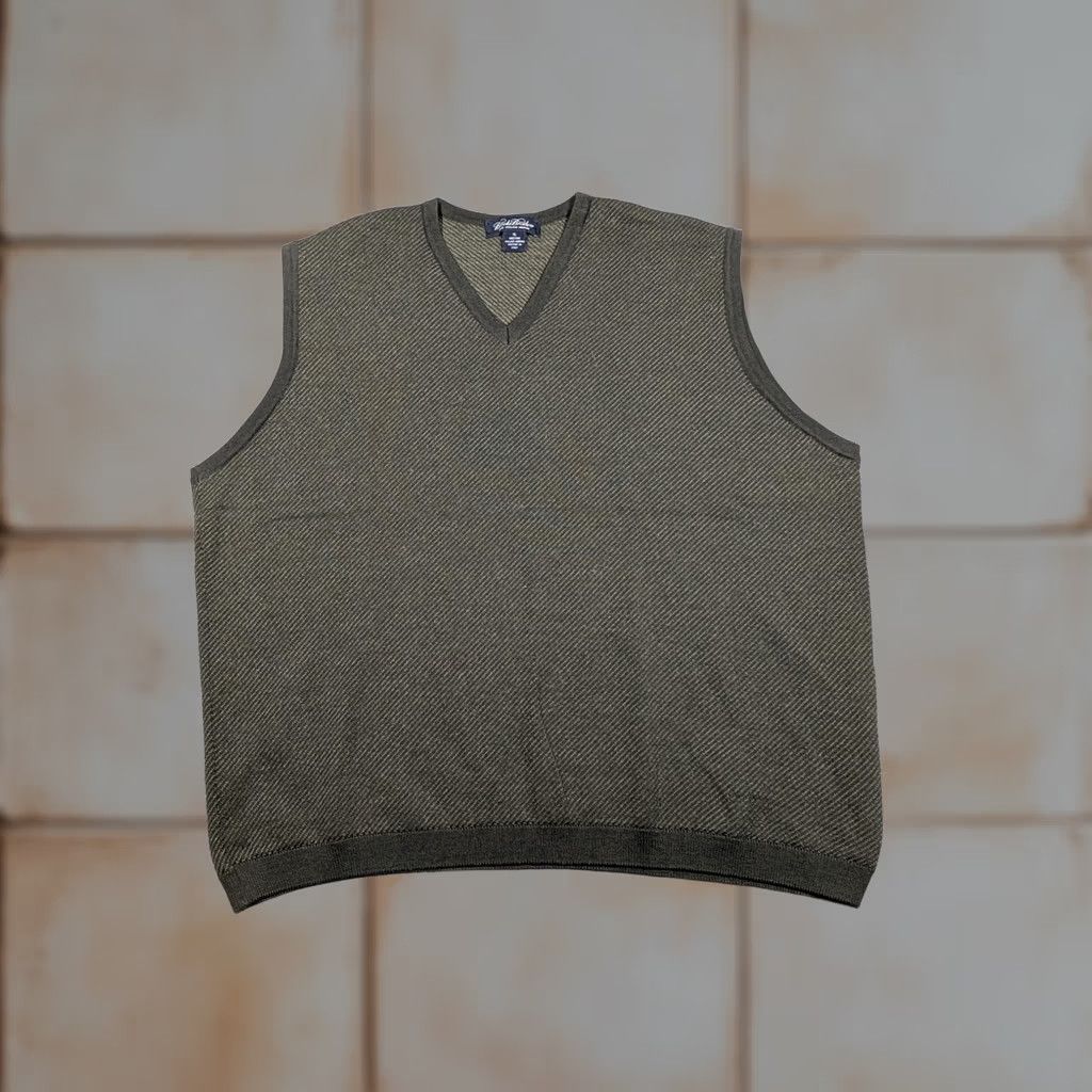Brooks Brothers VINTAGE Brooks Brothers Sweater Vest Mens XL Green Merino Wool V-Neck Italy Size US XL / EU 56 / 4 - 1 Thumbnail