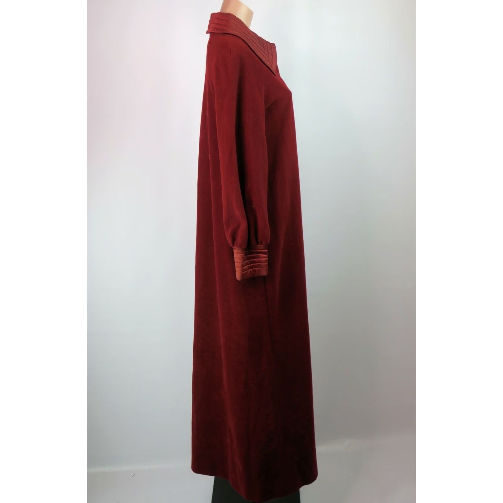 Vintage VTG Vanity Fair Rust Velour Long Robe Dress Warm House Coat Sz 12 Zip Womens 80s Gowns Brown Velvet Velour Vintage Housecoat Size XL / US 12-14 / IT 48-50 - 6 Thumbnail