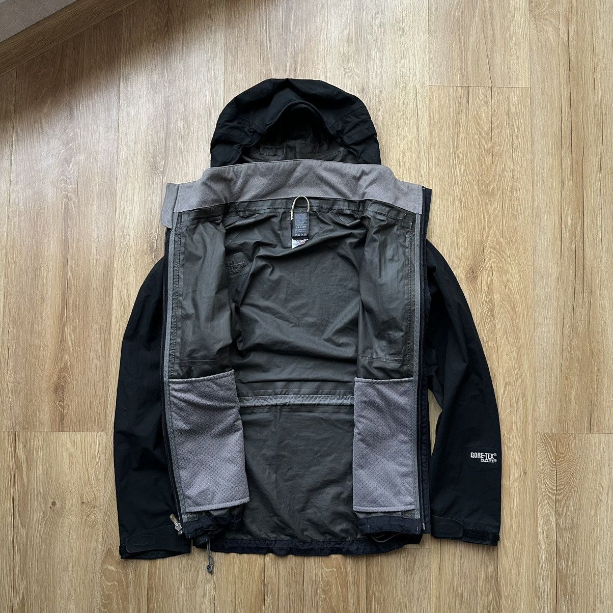 The North Face Womens The North Face Gore-Tex Waterproof Jacket Mountains Size S / US 4 / IT 40 - 9 Thumbnail