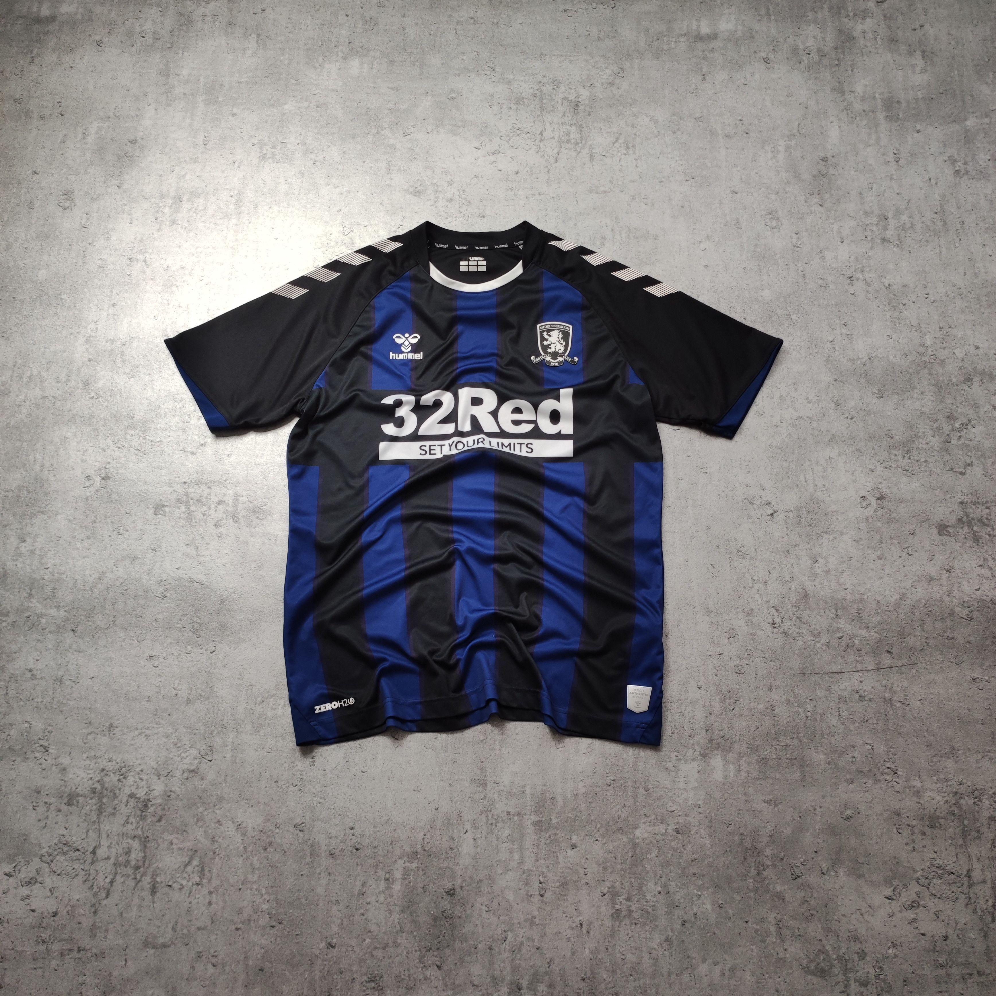 Vintage RARE 2020/21 Football Middlesbrough Hummell Away Jersey Size US S / EU 44-46 / 1 - 1 Thumbnail