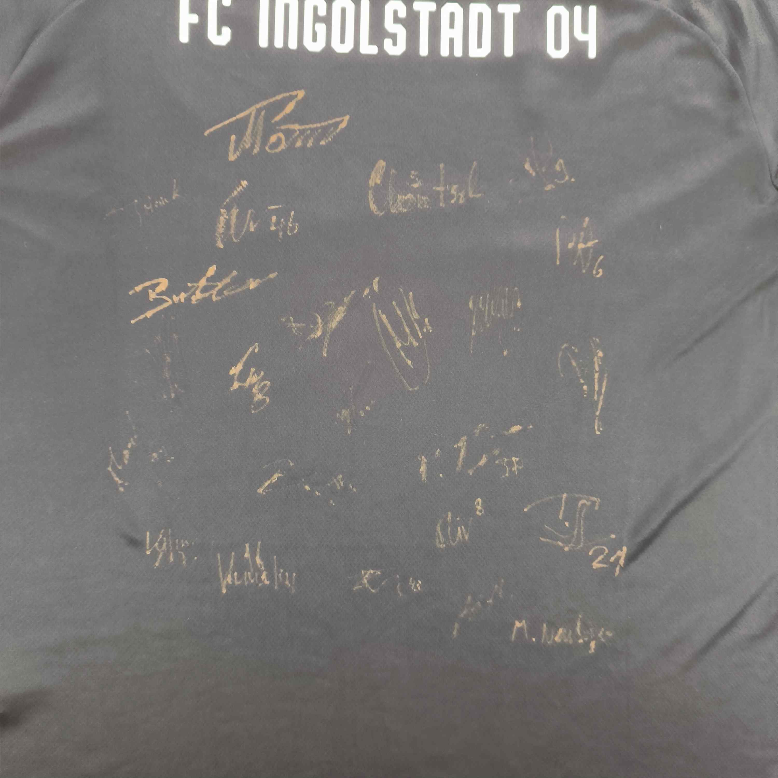 Puma NEW SIGNED Ingolstadt 21-22 Puma home football jersey 3XL Size US XXL / EU 58 / 5 - 7 Thumbnail