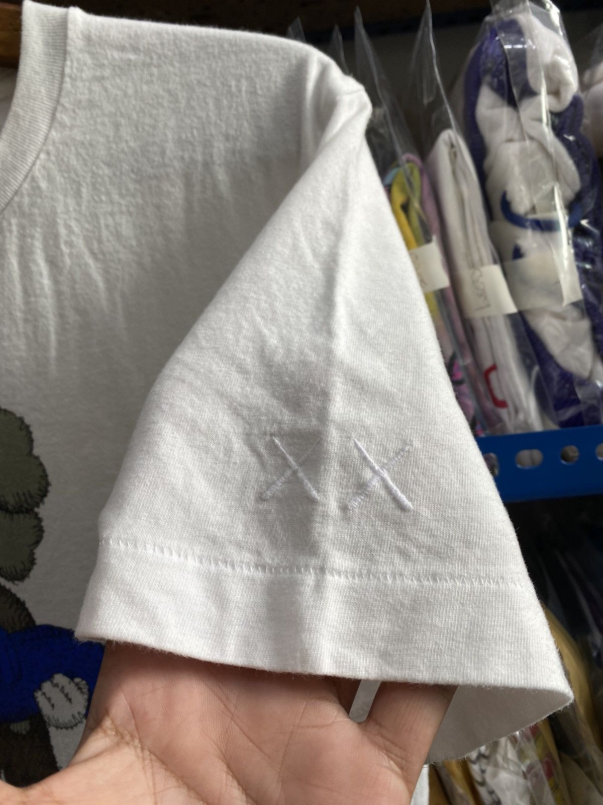 Kaws × Uniqlo KAWS X UNIQLO TSHIRT Size US M / EU 48-50 / 2 - 5 Thumbnail