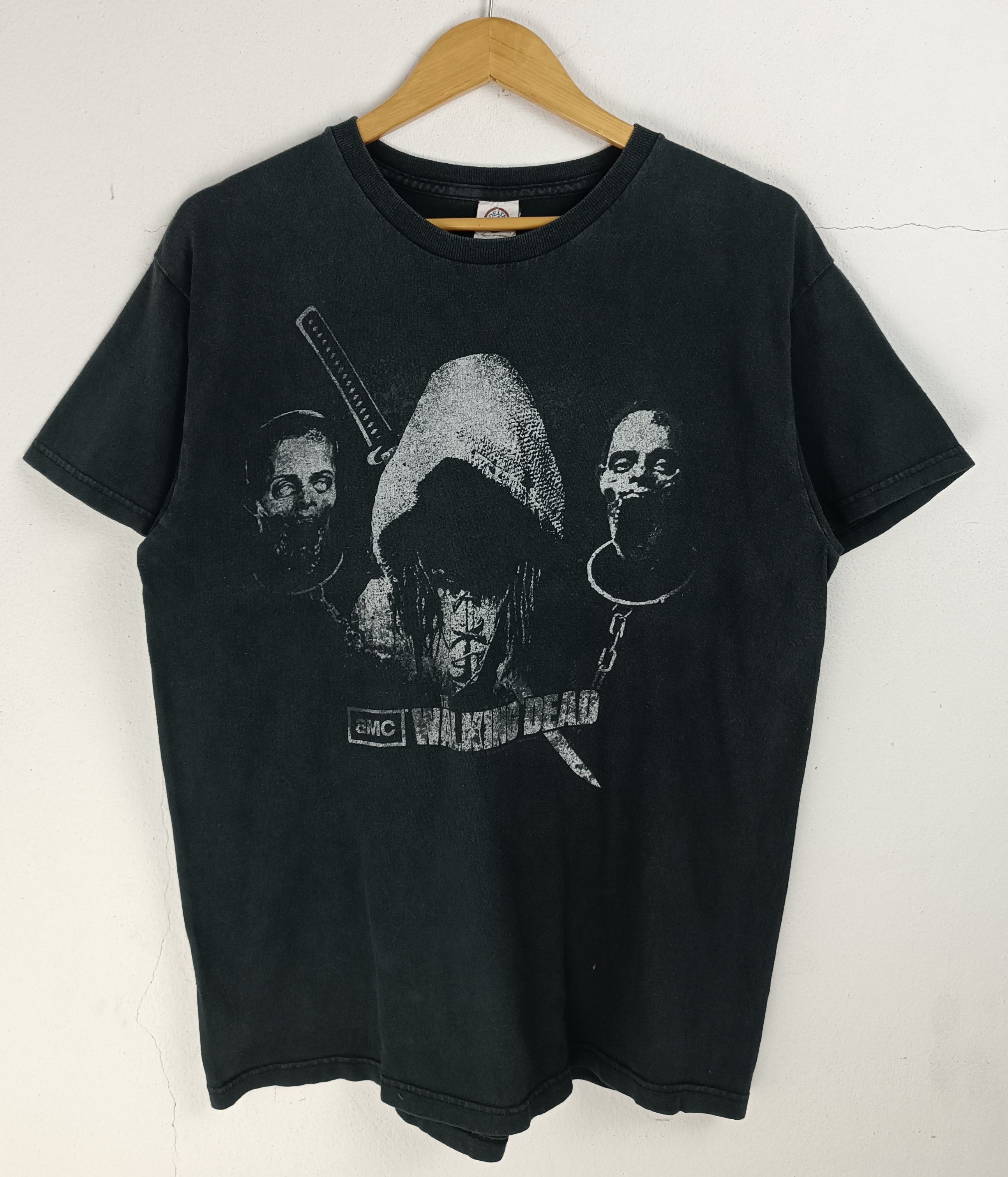 Vintage VINTAGE THE WALKING DEAD MICHONNE SAMURAI GIRL ZOMBIE TEE Size US L / EU 52-54 / 3 - 3 Thumbnail