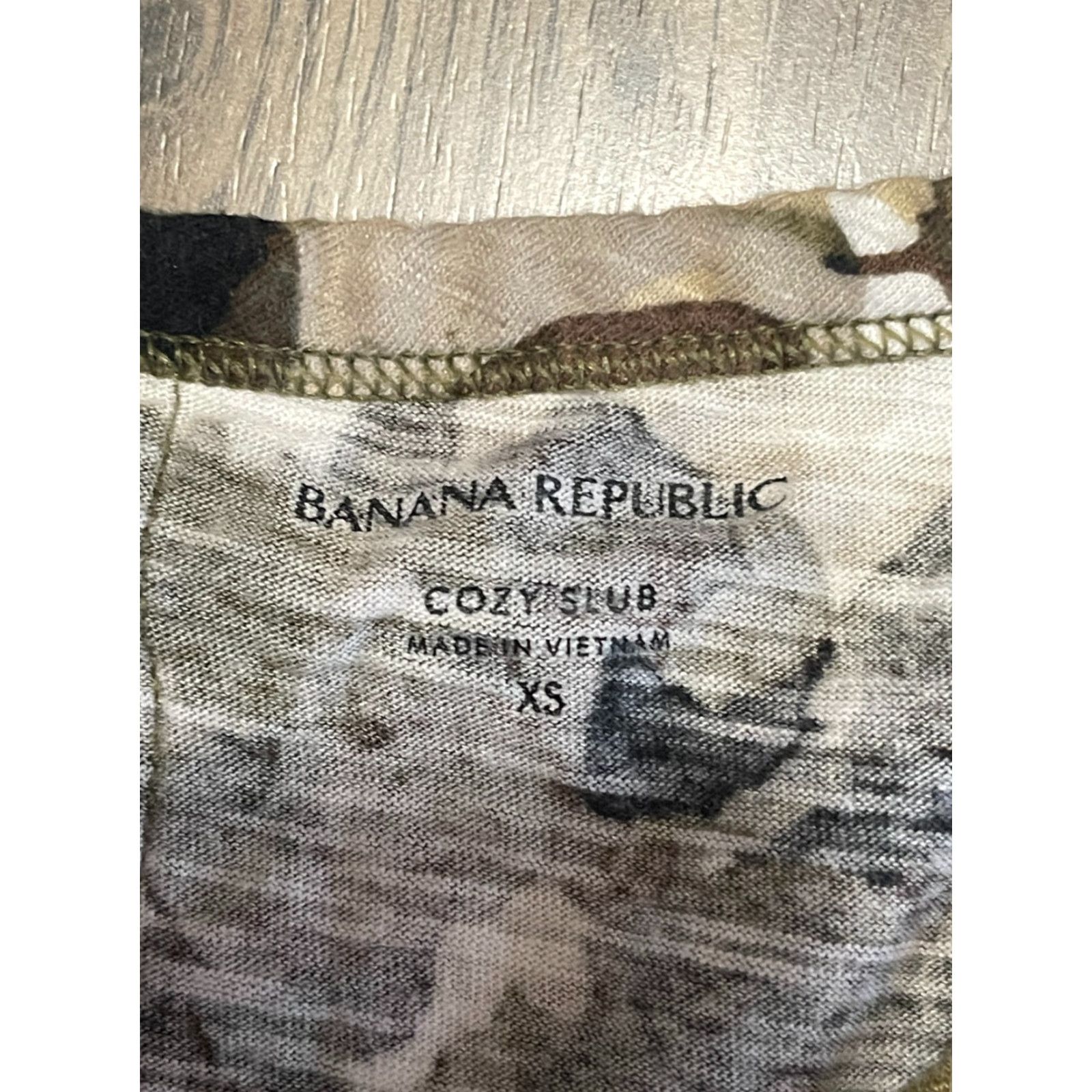 Banana Republic Banana Republic Shirt Women's XS Brown Green White Cozy Slub Camouflage Short Sleeve Round Neck Pullover Cropped T-Shirt Casual Size XS / US 0-2 / IT 36-38 - 6 Thumbnail