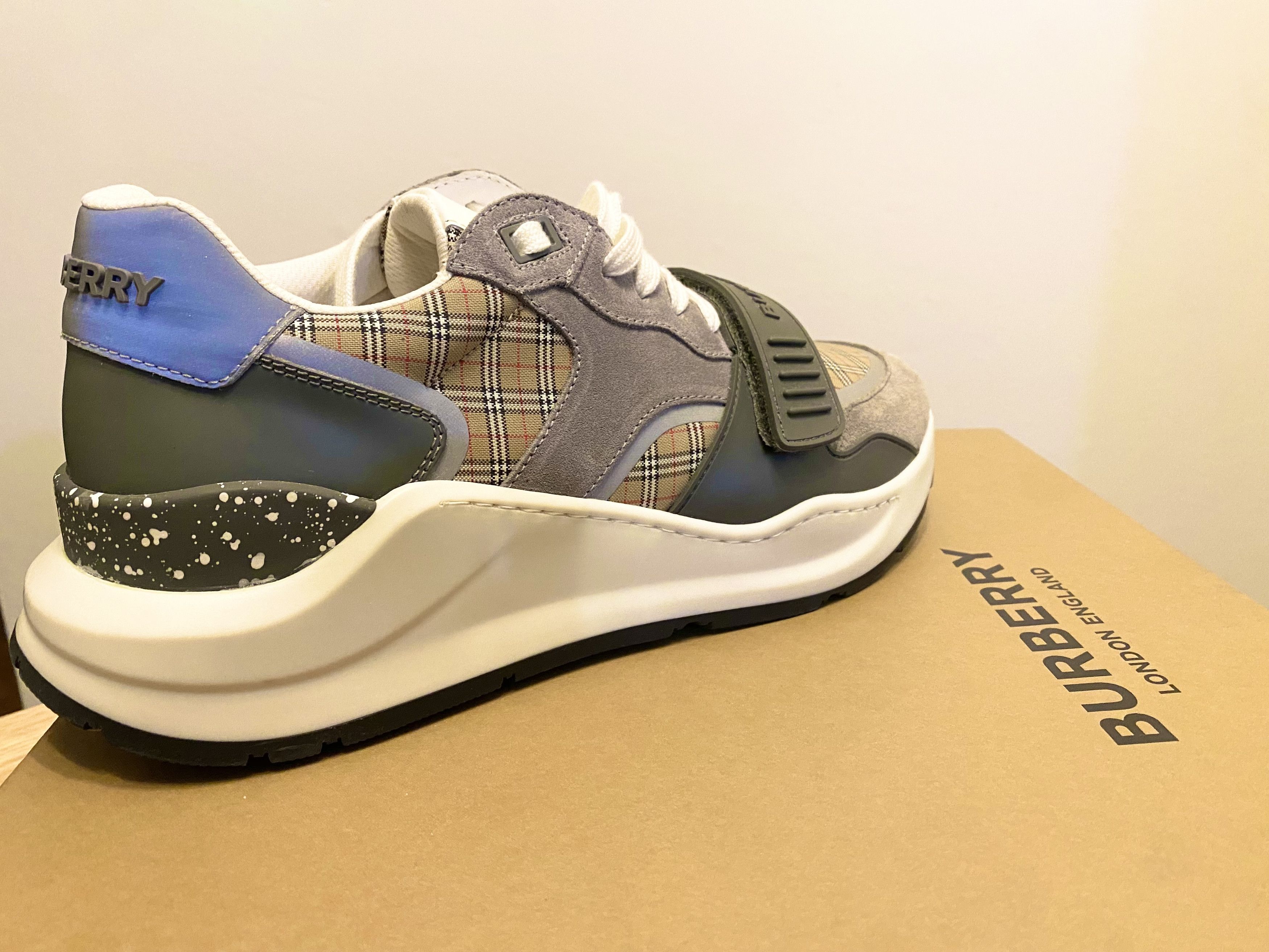 Burberry Ramsey Size US 12 / IT 42 - 2 Thumbnail