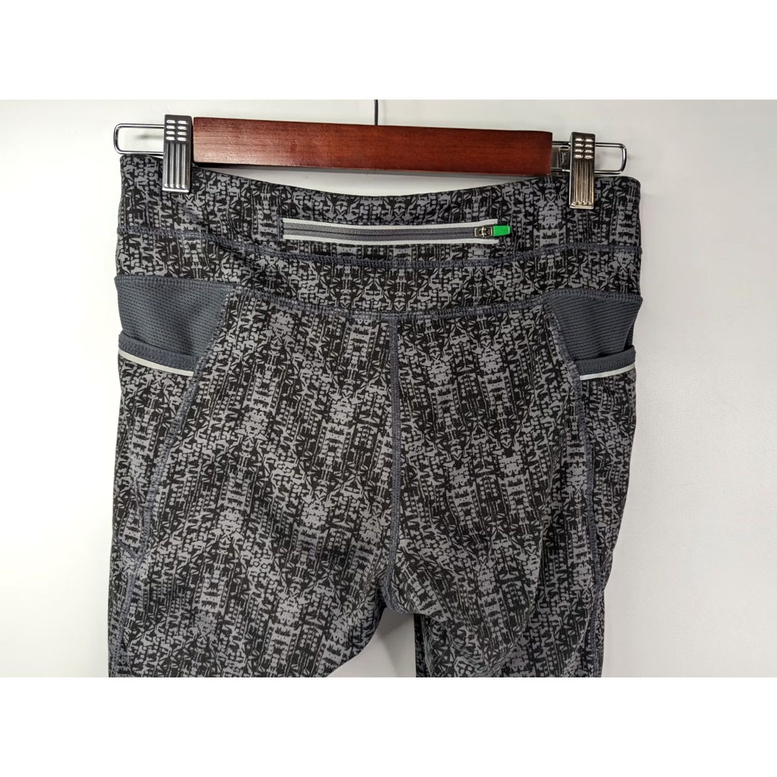 Athleta Athleta Be Free Knicker Crop Capri Leggings Pants Run In Gray XS Womens Crops Size 26" / US 2 / IT 38 - 4 Thumbnail