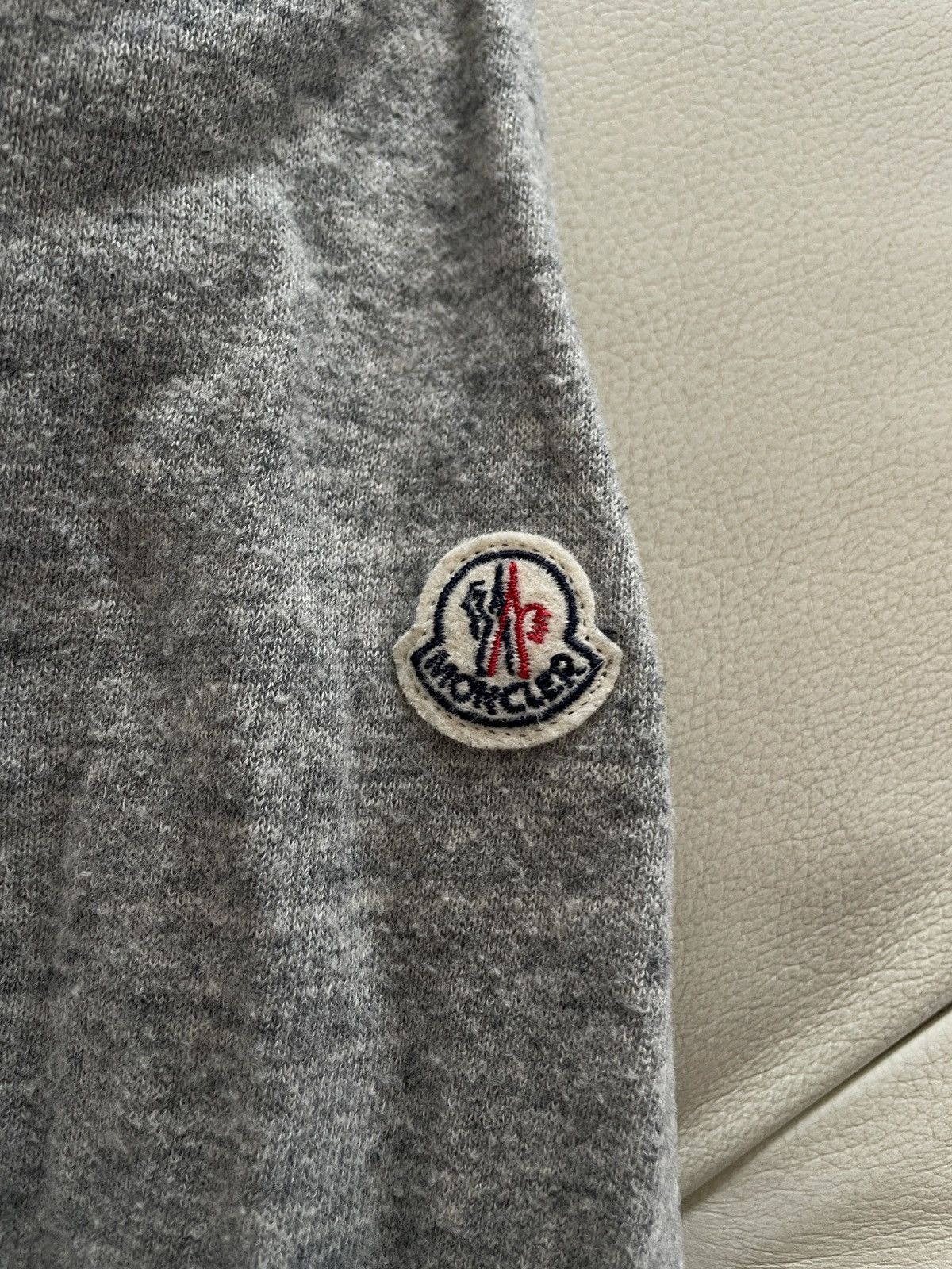 Moncler Moncler embossed jumper Size US L / EU 52-54 / 3 - 3 Thumbnail