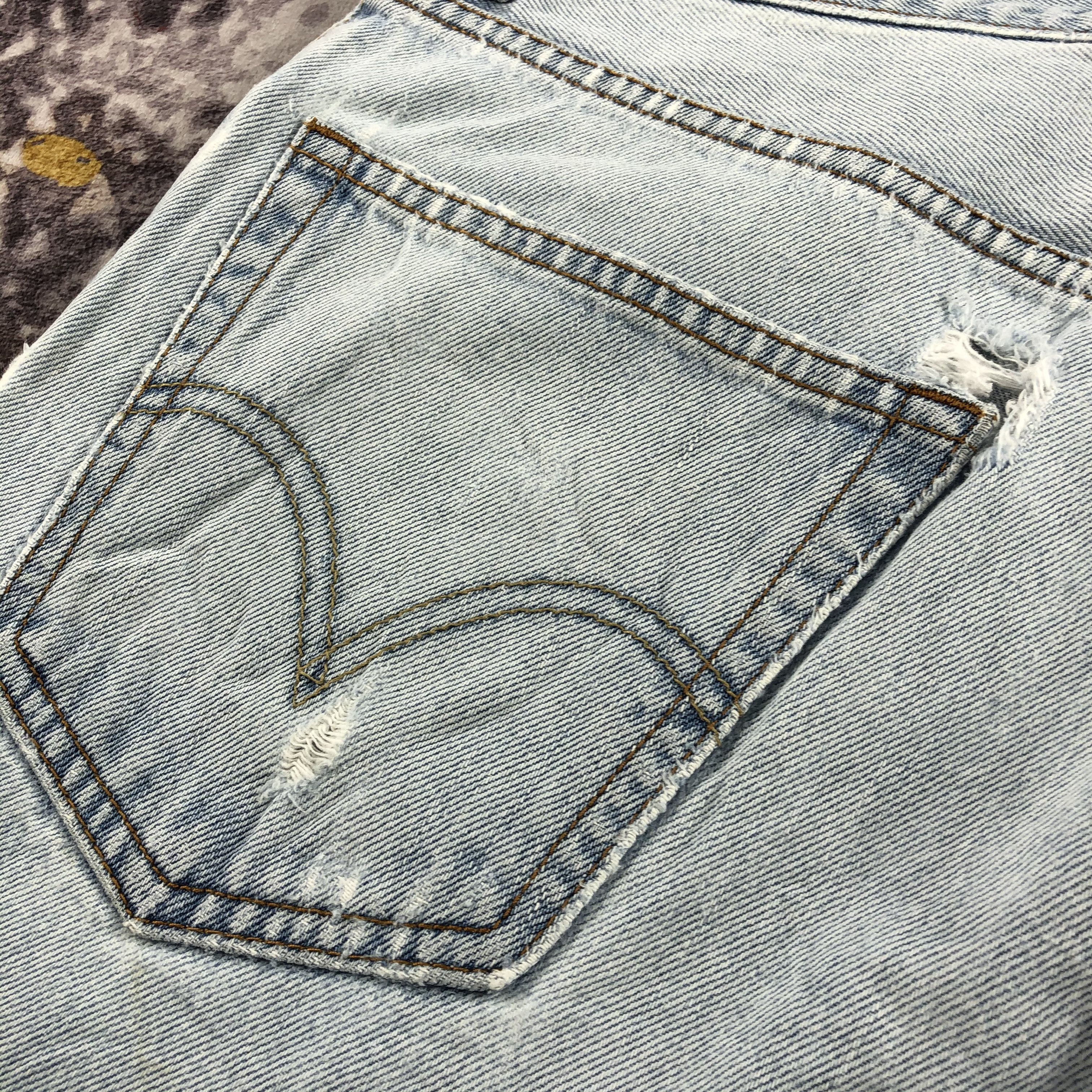 Levi's × Vintage Vintage Light Wash Levis 505 Jeans-JM2693 Size US 35 - 6 Thumbnail