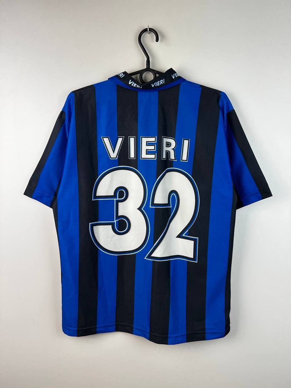 Vintage Inter Vieri 32 Pirelli replica jersey t-shirts size M Size US M / EU 48-50 / 2 - 3 Thumbnail