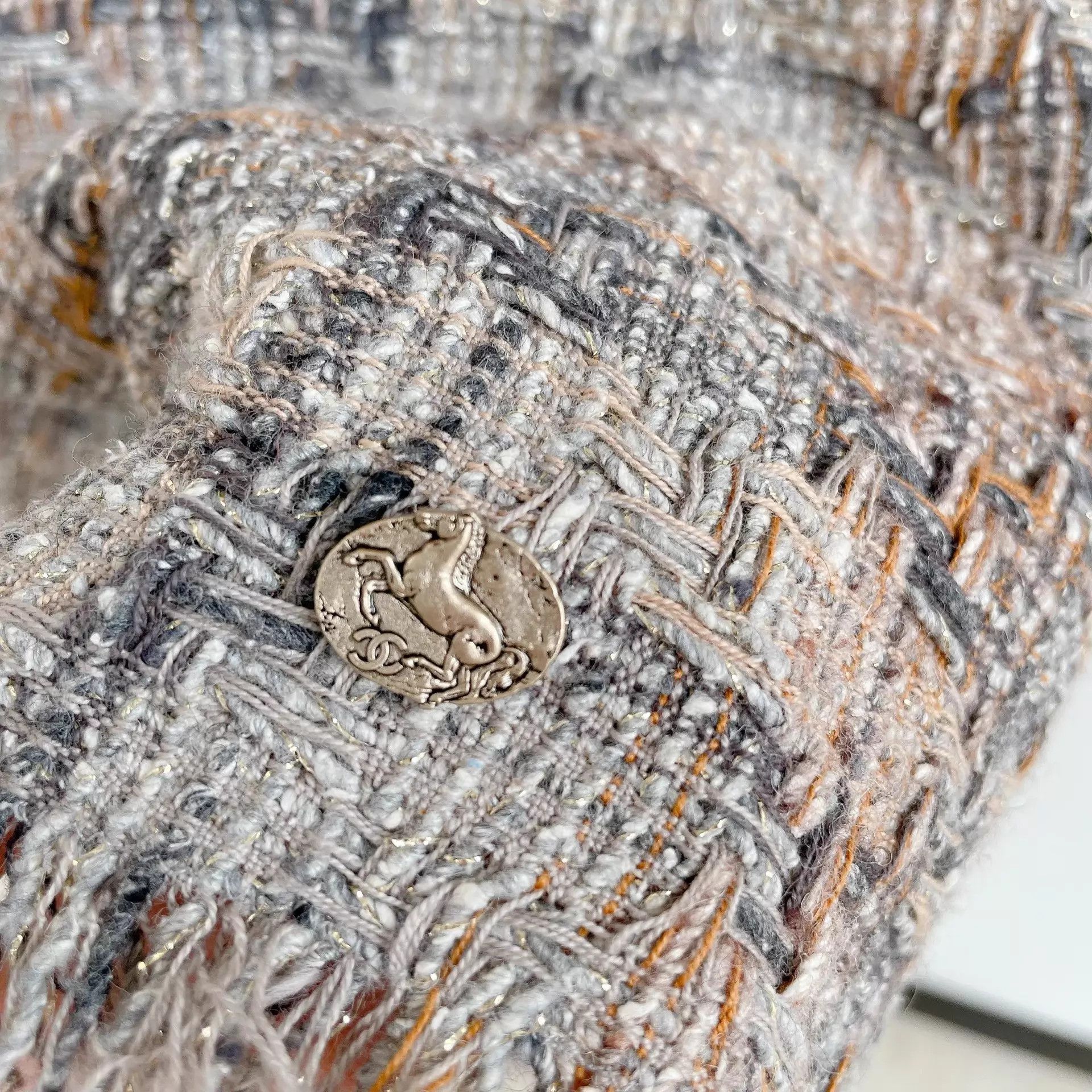 Chanel CHANEL Greek Woven Tweed V-neck top 36 Size XS / US 0-2 / IT 36-38 - 7 Thumbnail