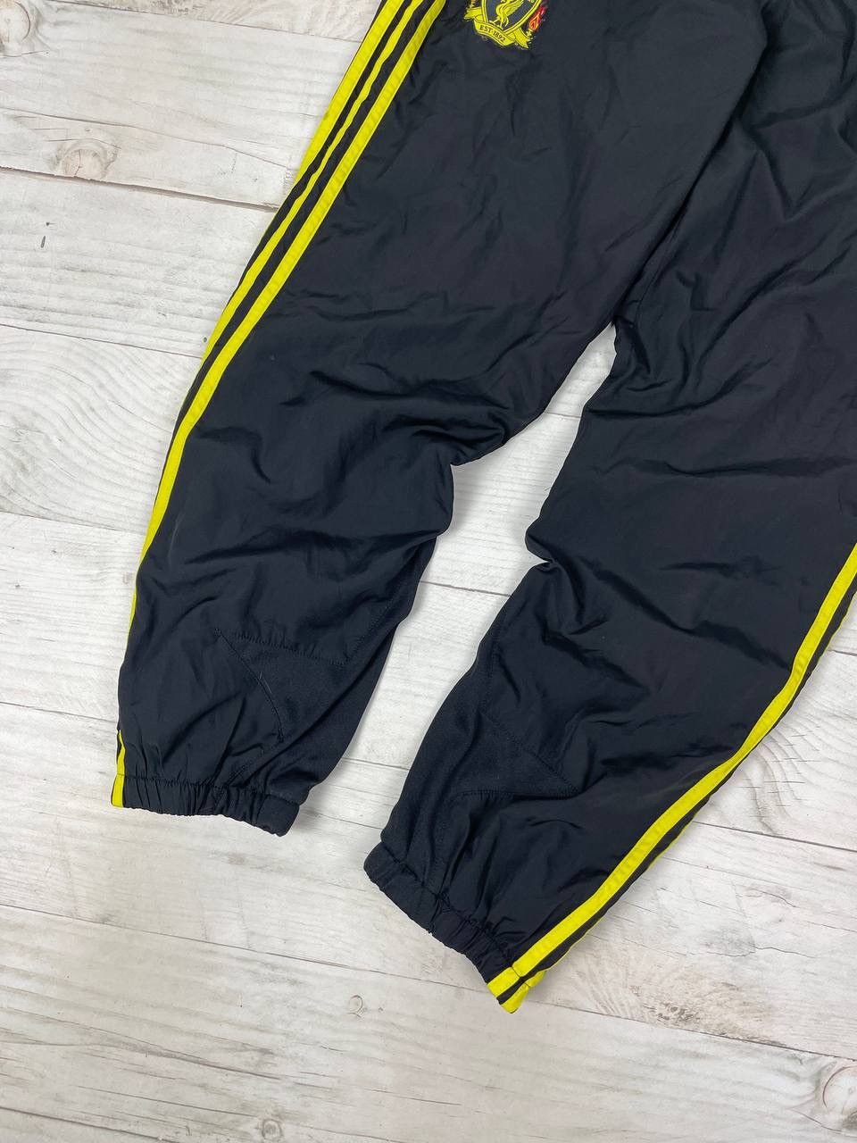 Adidas Vintage Adidas Liverpool 2010 2011 Jacket Pants Tracksuit Size US M / EU 48-50 / 2 - 14 Thumbnail