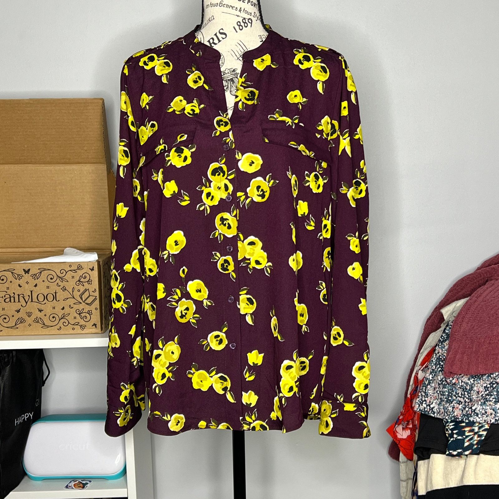 Calvin Klein Printed Roll Tab Sleeve Blouse - Stitch Fix Button Up Top Size M / US 6-8 / IT 42-44 - 15 Thumbnail