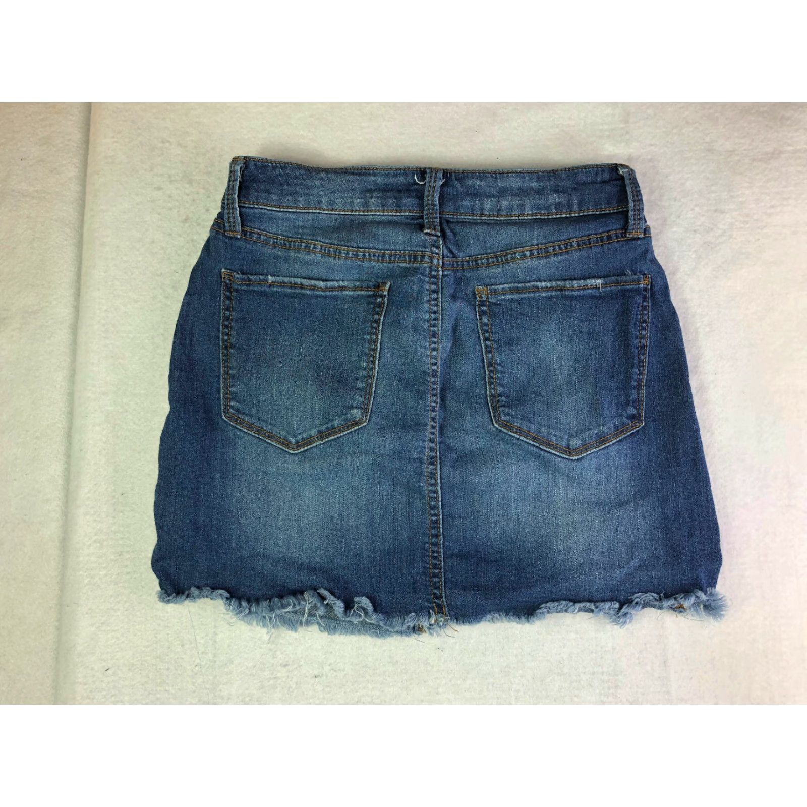 Vintage Mudd Blue Jean Skirt Juniors Size 5 25" Waist Measured, Denim Cotton, Regular Fit, Zip Closure, Short Mini Skirt, Vintage No, Blue Size 27" / US 4 / IT 40 - 8 Thumbnail