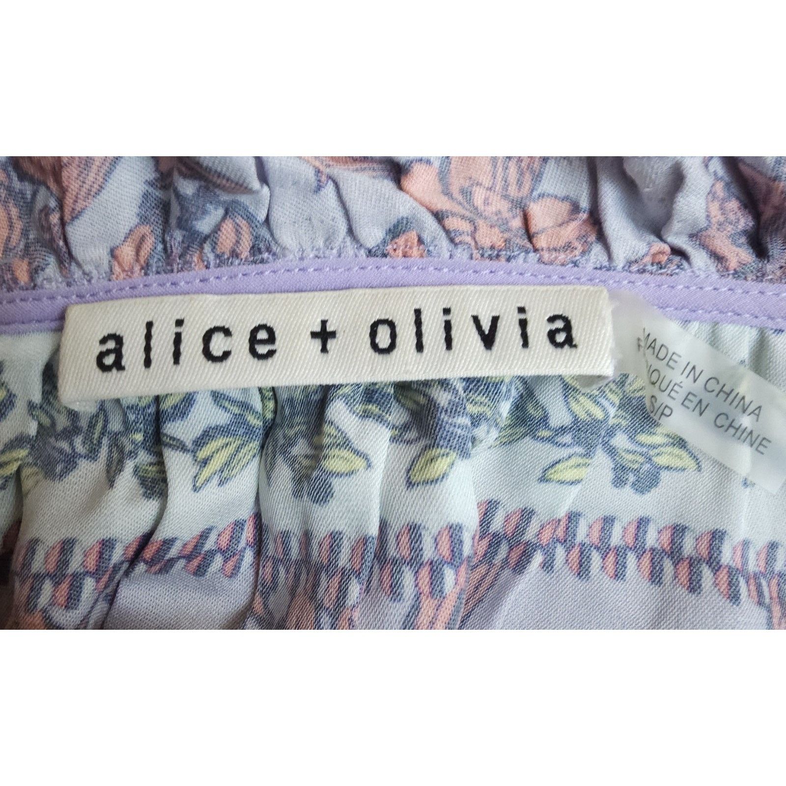 Alice + Olivia *$350 Alice + Olivia Julius Ruffle Blouson Sleeve Top V-Neck Size S / US 4 / IT 40 - 6 Thumbnail