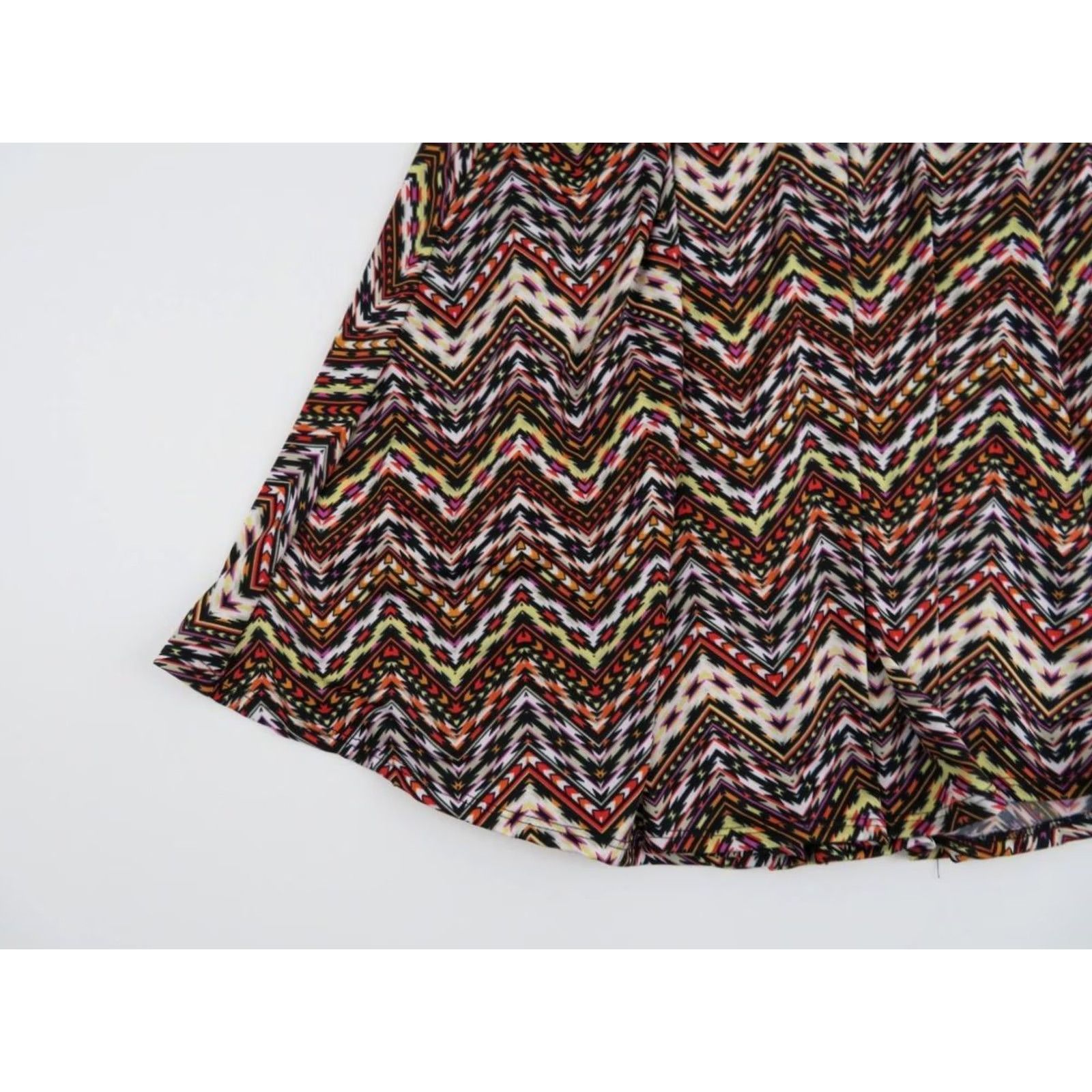 Vintage LuLaRoe Madison Skirt XS Pockets Geometric Neon Pink Aztec Women's Madison Skirt XS Geometric Neon Pink Aztec LuLaRoe Size 26" / US 2 / IT 38 - 7 Thumbnail