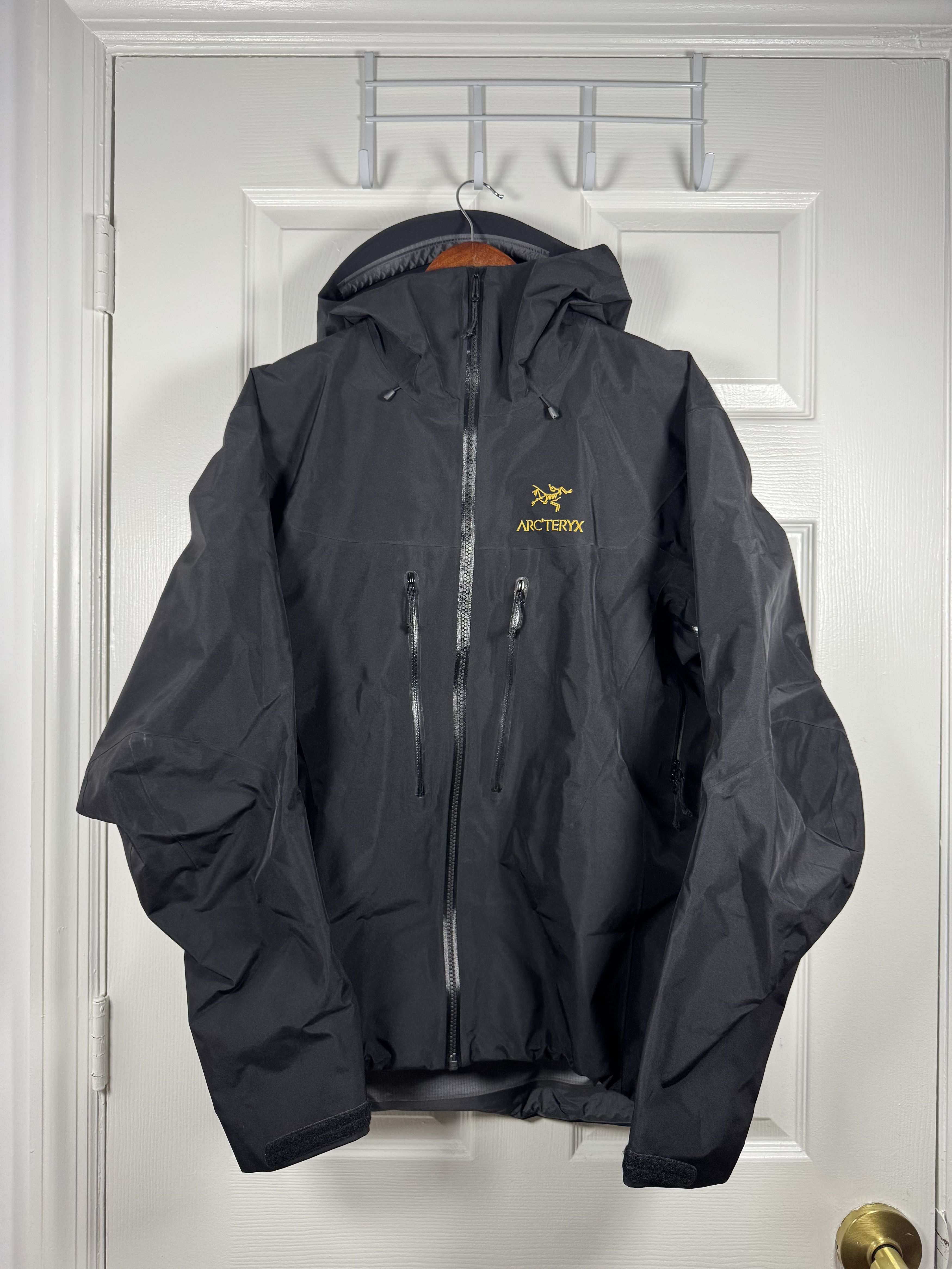 Arc'teryx Alpha SV 24K Gold Jacket Medium Size US M / EU 48-50 / 2 - 1 Thumbnail