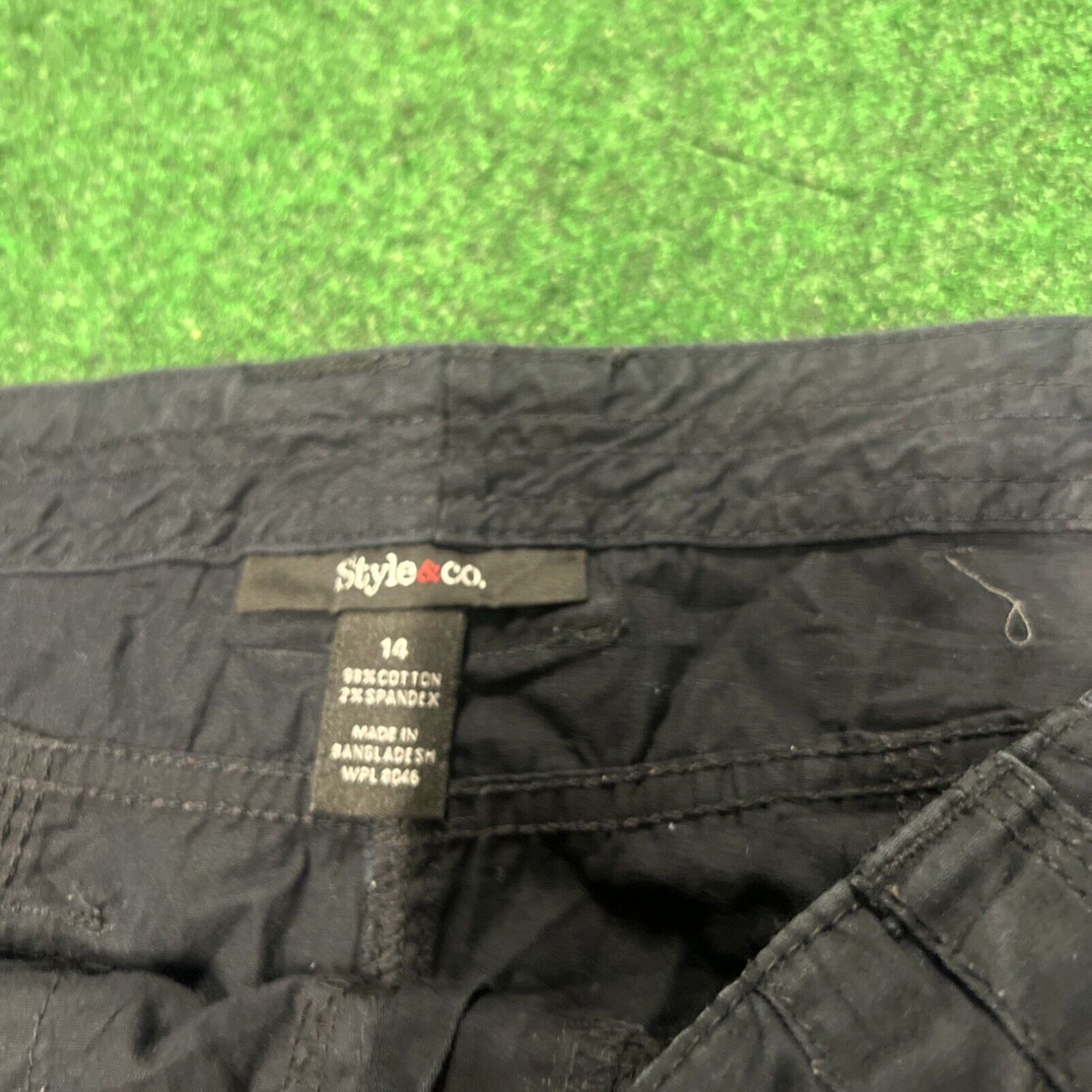Vintage Fashionable Comfort for the Modern Woman Black Cargo Capri Pants in Size 14 Hemmed to Perfection Size 36" / US 14 / IT 50 - 5 Thumbnail